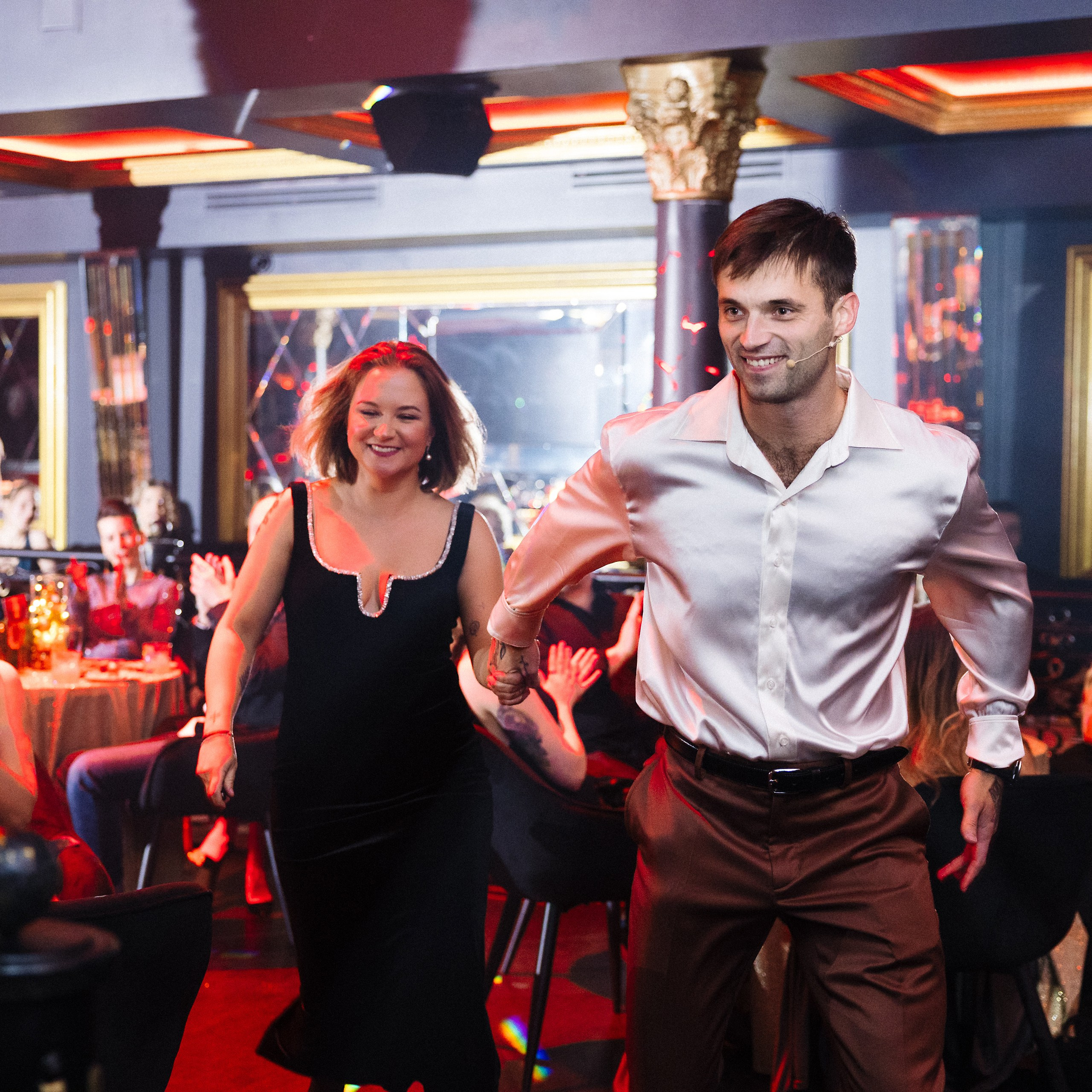 Новогодняя фотосессия в стиле «Оскар» для компаний — свет софитов и звёздные кадры. Евгений Тимофеев | Свадебный и контент-фотограф и видеограф в Риге