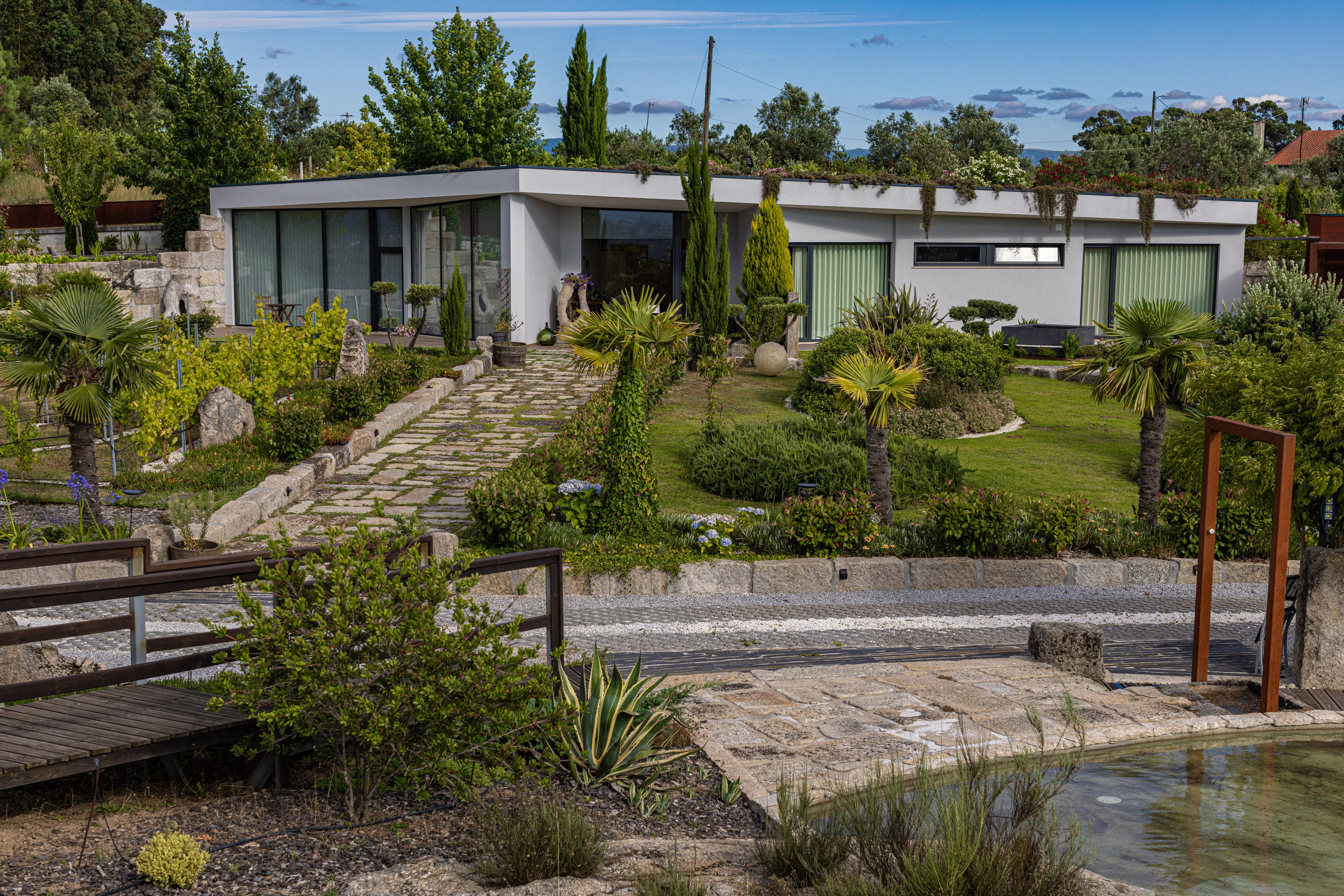 PEDRA AGUDA SPA. ESTUDIO DOZE