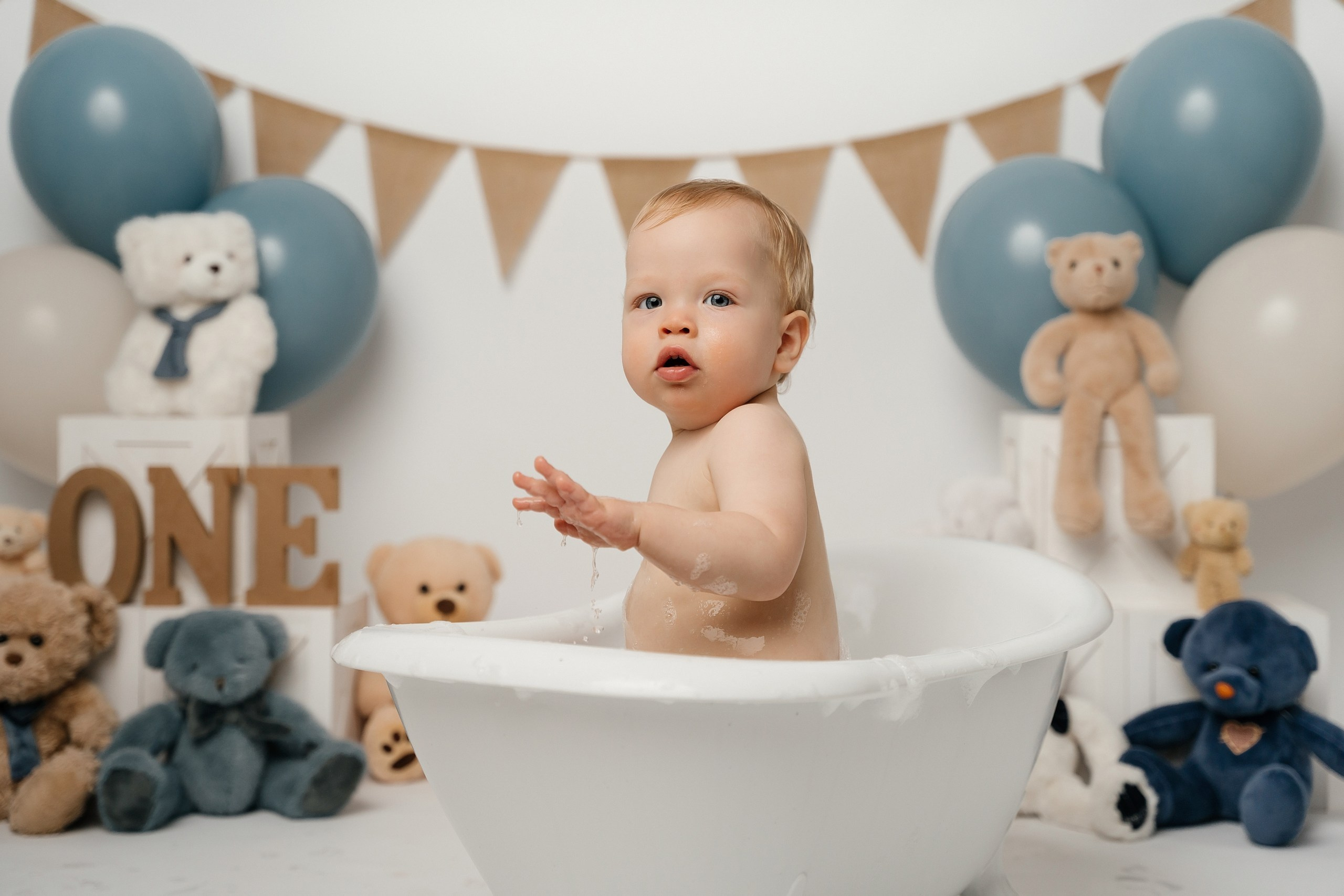 First birthday cake smash session. Newborn and family photographer. Hills District. Sydney