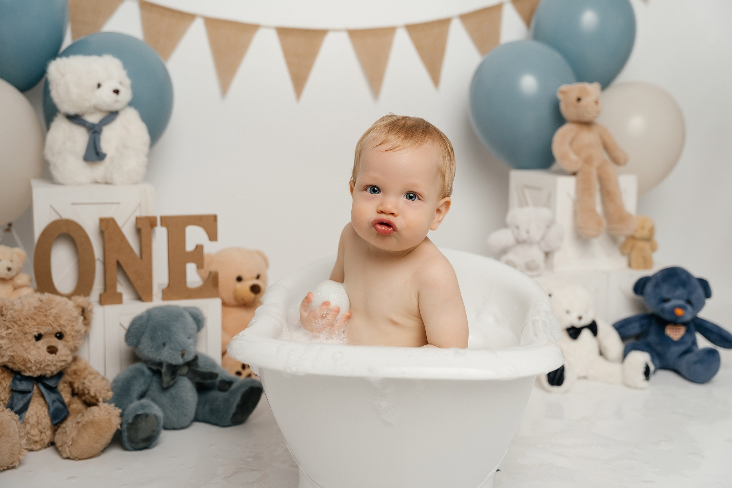 First birthday cake smash session. Newborn and family photographer. Hills District. Sydney