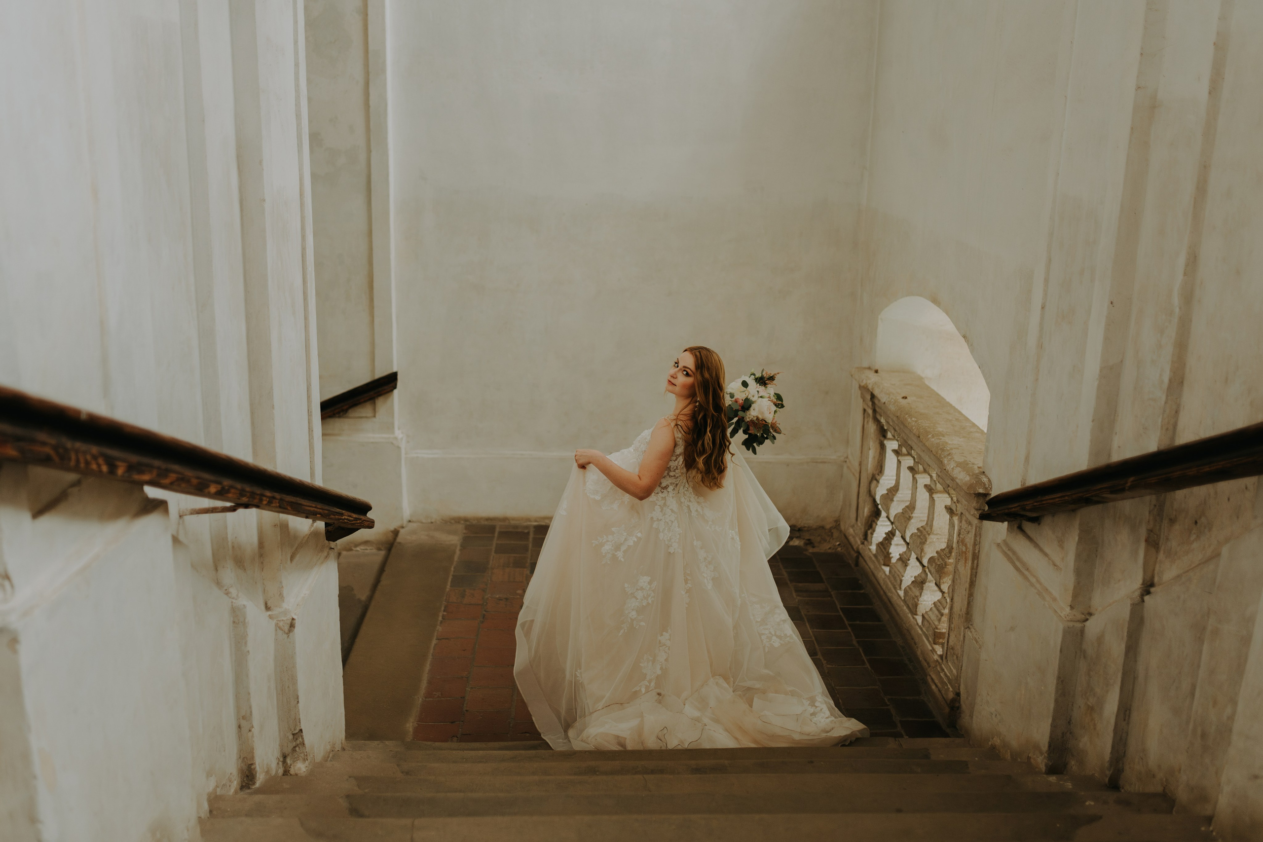 Klasztor Cystersów w Lubiążu: Plener ślubny Oli i Rafała. Fotograf ślubny Śląsk – reportaż ślubny | KarkowskaFoto