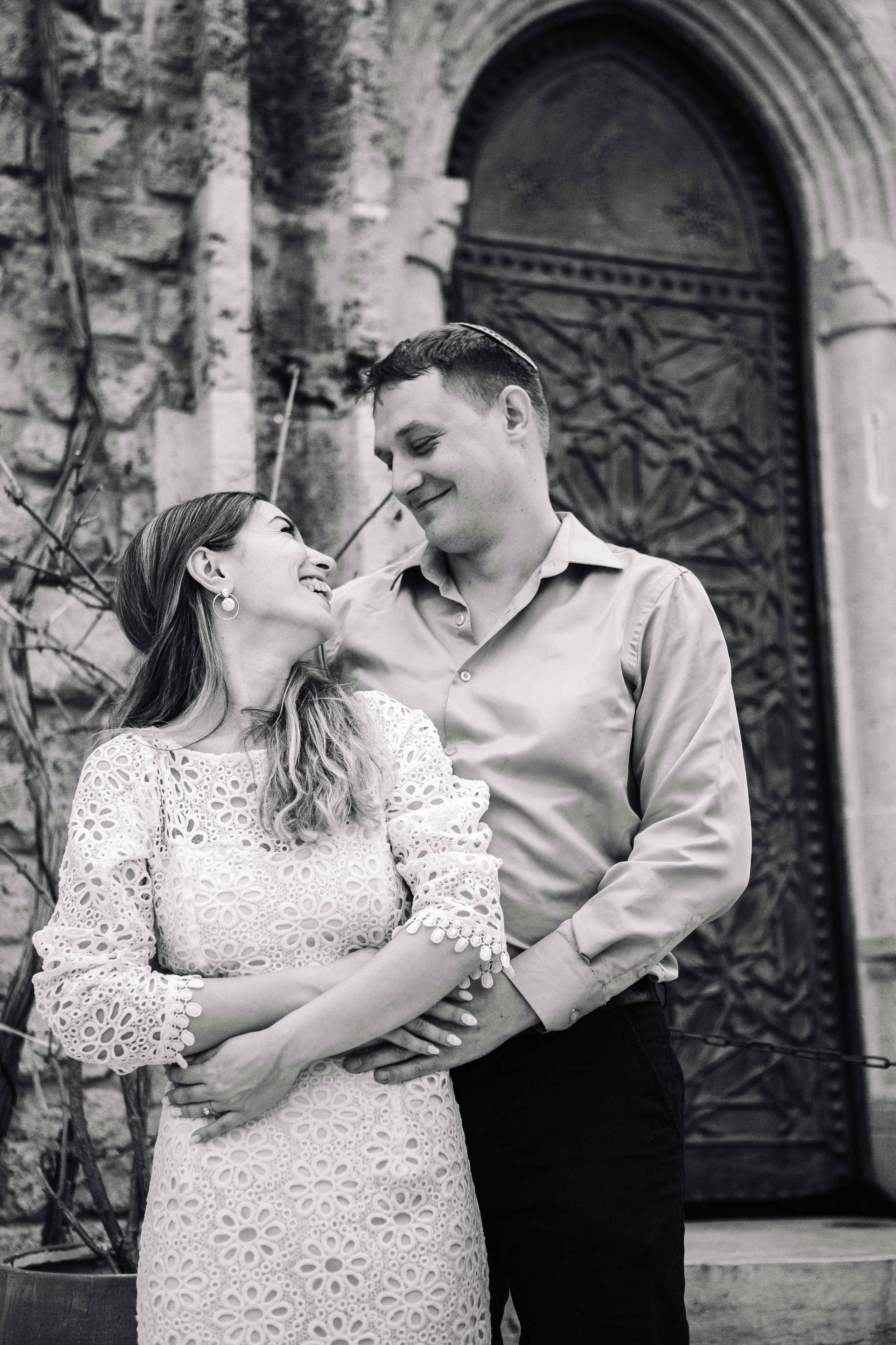 LOVERS IN JAFFO. PHOTOGRAPHER IN ISRAEL