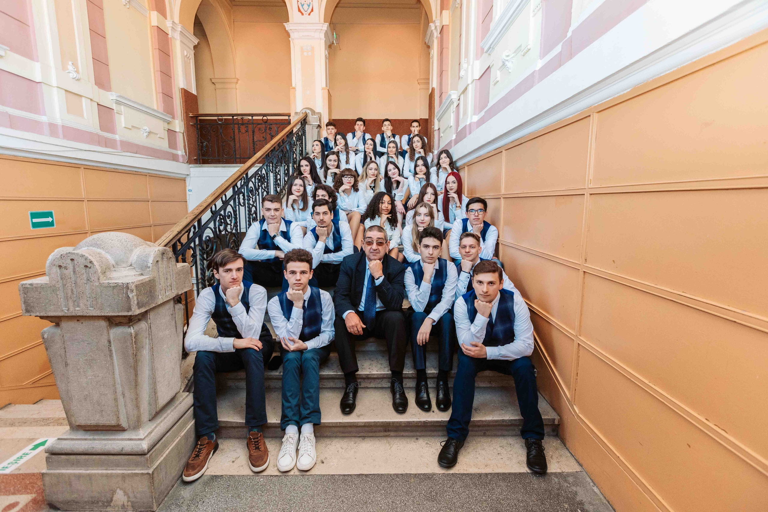 12C — Unirea. Contrast Studio