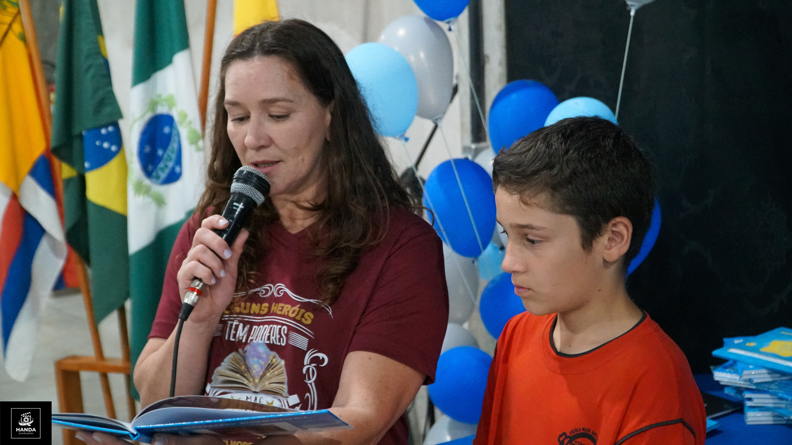 Noite autógrafos colégio Aurélio Buarque de Holanda. Handa Produções