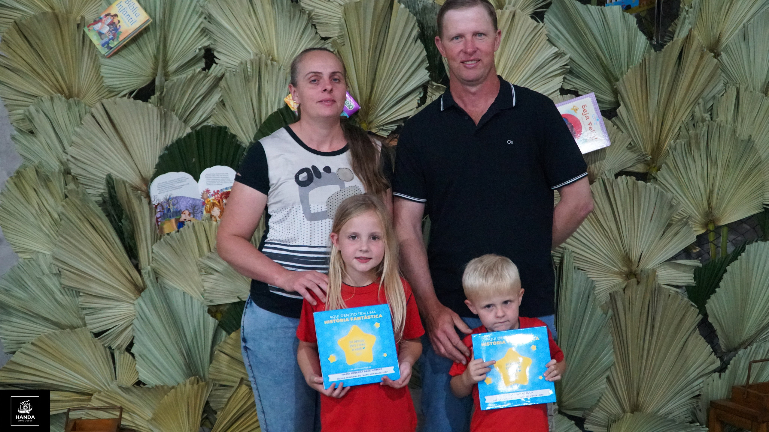 Noite autógrafos colégio Aurélio Buarque de Holanda. Handa Produções