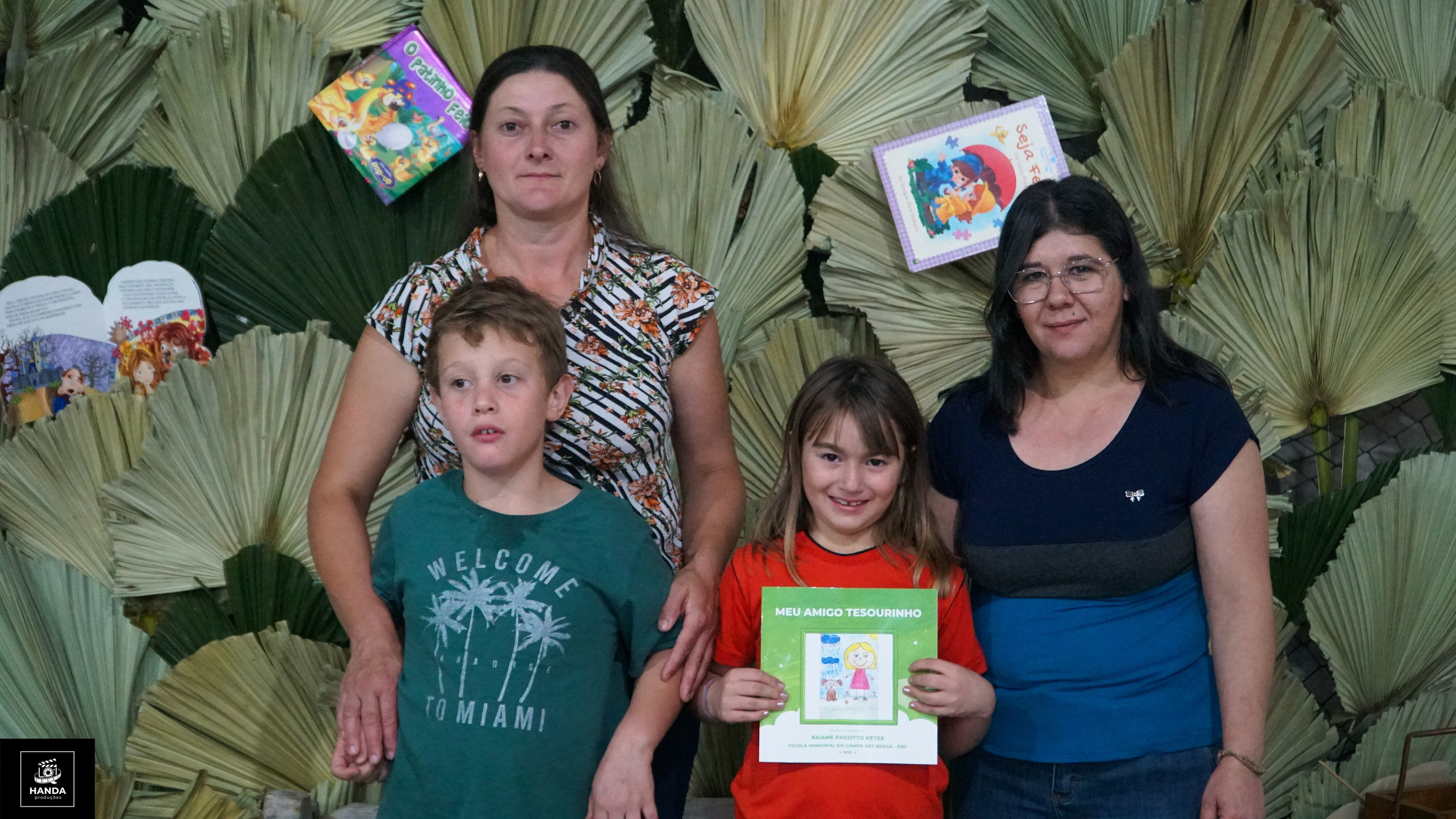 Noite autógrafos colégio Aurélio Buarque de Holanda. Handa Produções