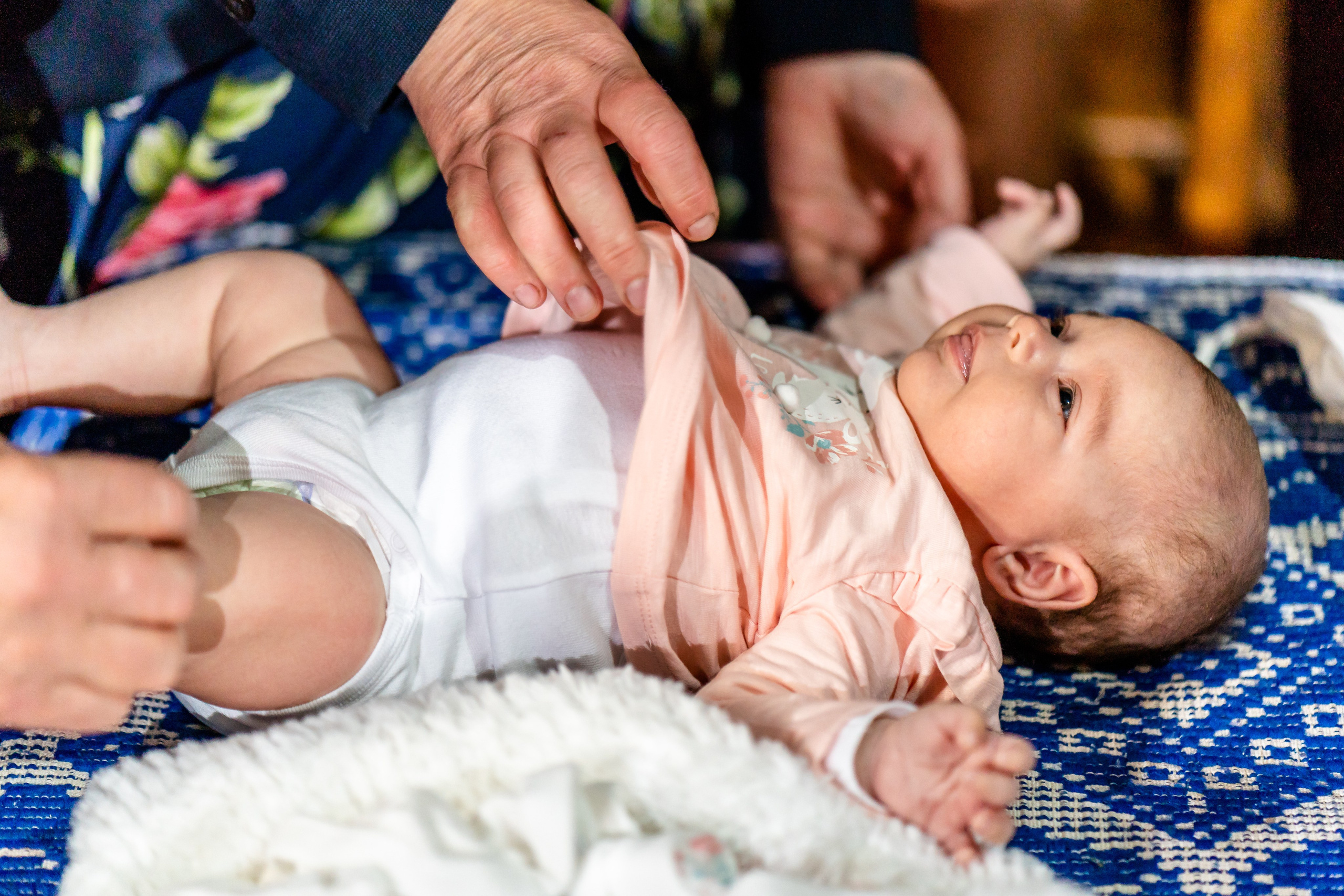 “Bebeluș botezat în biserică, ținut în brațe de nași”	•	“Detaliu cu lumânarea de botez decorată cu flori albe”	•	“Părinți emoționați alături de copilul lor la ceremonia de botez”	•	“Masa festivă de botez cu decor tematic și tort personalizat”	•	“Momentul în care preotul toarnă apă sfințită pe fruntea bebelușului”	“Bebeluș în rochie albă de botez, zâmbind în brațele mamei”	•	“Detaliu cu cruciulița de botez așezată pe o pernă de satin”	•	“Părinți și nași aprinzând lumânările în timpul ceremoniei de botez”	•	“Tort de botez decorat cu figurine tematice și numele copilului”	•	“Copil botezat dormind liniștit în pătuțul decorat festiv”	•	“Momentul în care preotul binecuvântează copilul în fața altarului”	•	“Invitați adunându-se în jurul mesei festive la petrecerea de botez”	•	“Bebeluș ținând în mână o jucărie personalizată primită la botez”	•	“Familie fericită pozând împreună după ceremonia de botez”	•	“Decor tematic cu baloane și flori la locația petrecerii de botez” fotograf Botoșani fotograf evenimente fotograf botez Alin Chirila fotograf alinofotostudio,- Preotul ținându-l pe micuțul Mathias Gabriel la botez, în biserica Înălțarea Domnului, Copălău  - Detalii de la botezul lui Mathias – lumânare, trusou și icoană  - Familia lui Mathias Gabriel alături de micuț, în ziua botezului  - Portret emoționant cu mama și bebelușul în brațe, în biserică,fotograf profesionist evenimente Botoșani, Iași, Suceava, Fălticeni, Bacău, Pașcani, Roman - AlinoFotoStudio by Alin Chirilă - servicii foto nuntă, botez, cununie, ședințe foto creative, albume personalizate, fotografii emoționante și calitative pentru cele mai importante momente din viață,fotograf nuntă Botoșani Alin Chirilă,  ședință foto botez Iași - AlinoFotoStudio,  servicii fotograf profesionist evenimente Suceava,  fotograf cununie civilă Fălticeni - Alin Chirilă,  album foto nuntă personalizat Bacău.“Bebeluș botezat în biserică, ținut în brațe de nași”	•	“Detaliu cu lumânarea de botez decorată cu flori albe”	•	“Părinți emoționați alături de copilul lor la ceremonia de botez”	•	“Masa festivă de botez cu decor tematic și tort personalizat”	•	“Momentul în care preotul toarnă apă sfințită pe fruntea bebelușului”	“Bebeluș în rochie albă de botez, zâmbind în brațele mamei”	•	“Detaliu cu cruciulița de botez așezată pe o pernă de satin”	•	“Părinți și nași aprinzând lumânările în timpul ceremoniei de botez”	•	“Tort de botez decorat cu figurine tematice și numele copilului”	•	“Copil botezat dormind liniștit în pătuțul decorat festiv”	•	“Momentul în care preotul binecuvântează copilul în fața altarului”	•	“Invitați adunându-se în jurul mesei festive la petrecerea de botez”	•	“Bebeluș ținând în mână o jucărie personalizată primită la botez”	•	“Familie fericită pozând împreună după ceremonia de botez”	•	“Decor tematic cu baloane și flori la locația petrecerii de botez” fotograf Botoșani fotograf evenimente fotograf botez Alin Chirila fotograf alinofotostudio.fotograf botez Amelis Maria, fotografie botez Botoșani, fotograf Alin Chirilă, amintiri botez, fotografii botez, botez Amelis Maria, fotograf copii, fotografie botez în Botoșani,