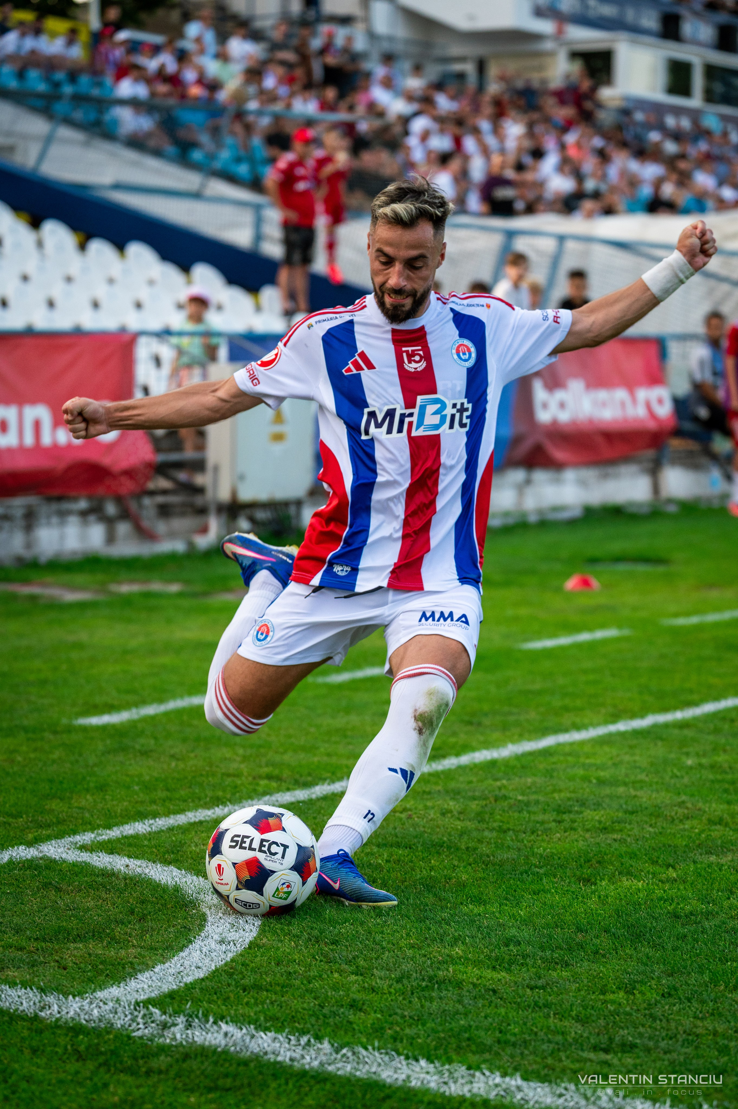 Otelul Galati — CFR Cluj. Fotograf de Sport, Portret, Produs, Corporate, Cultural și Evenimente în Galați | Valentin Stanciu