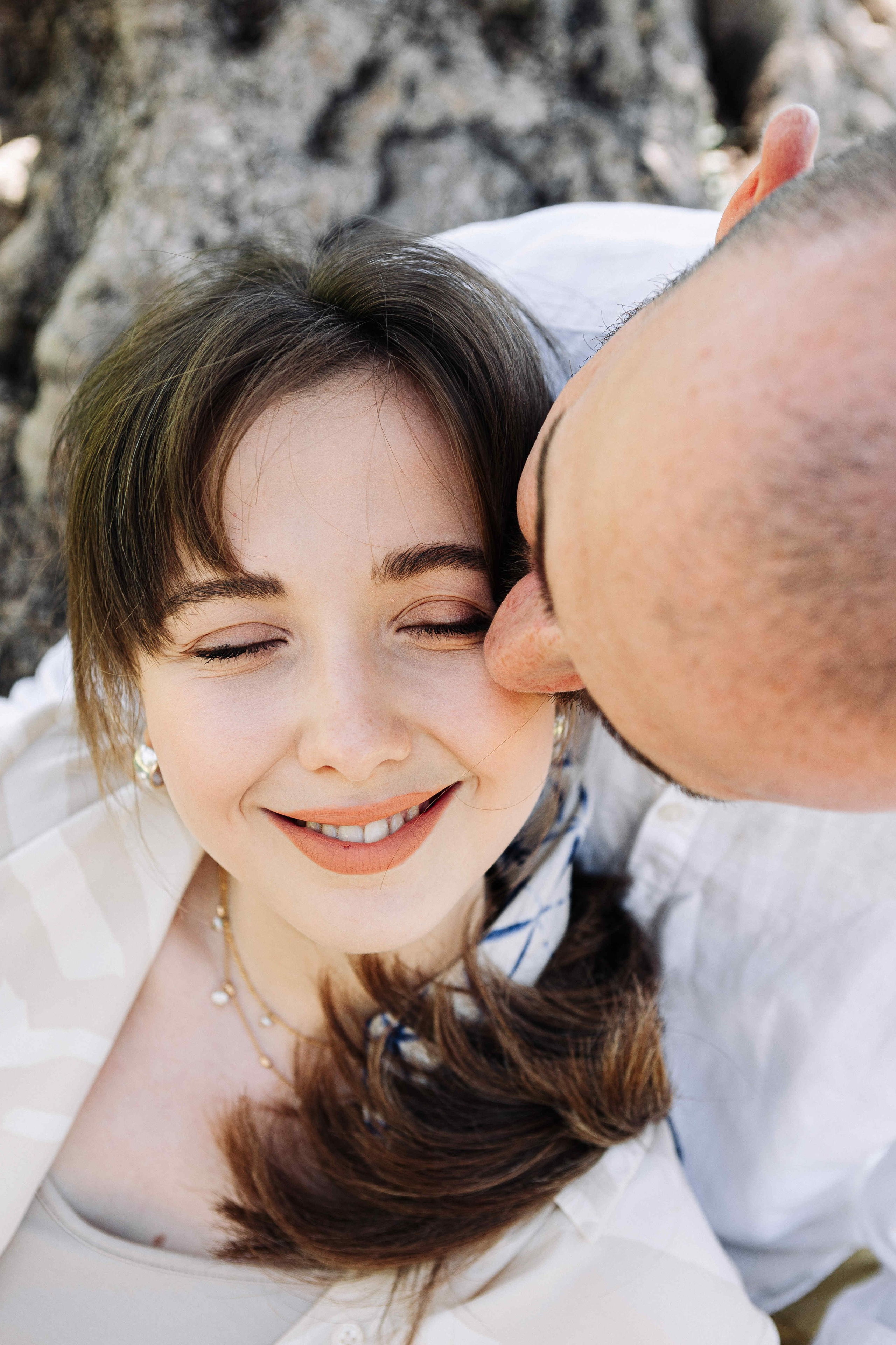 A MONTH AFTER THE WEDDING (morning). PHOTOGRAPHER IN ISRAEL