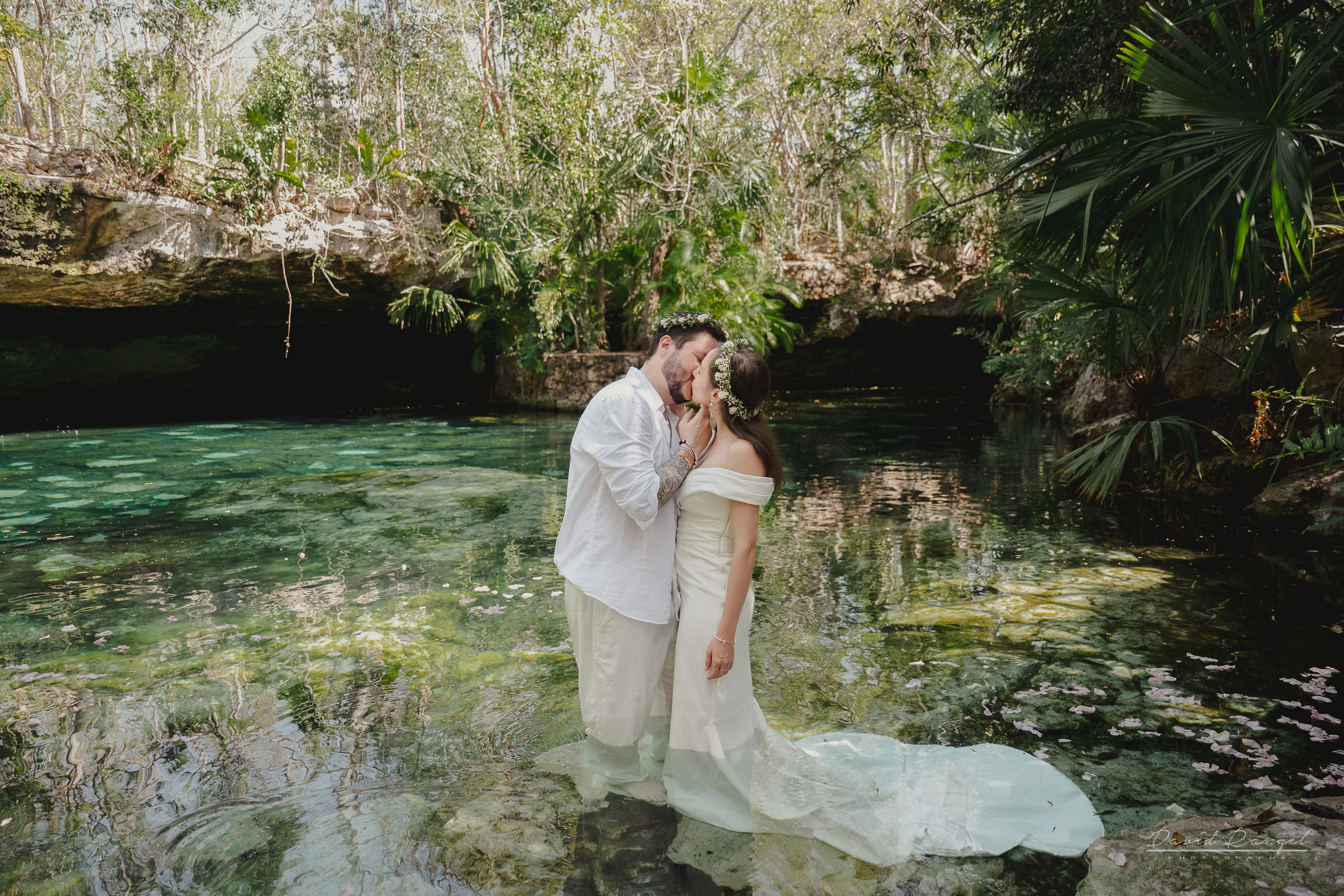 Vanessa and Alejandro´s Mayan Wedding at Kantunchi Park. Destination wedding photographer based in Cancun and Riviera Maya with service worldwide