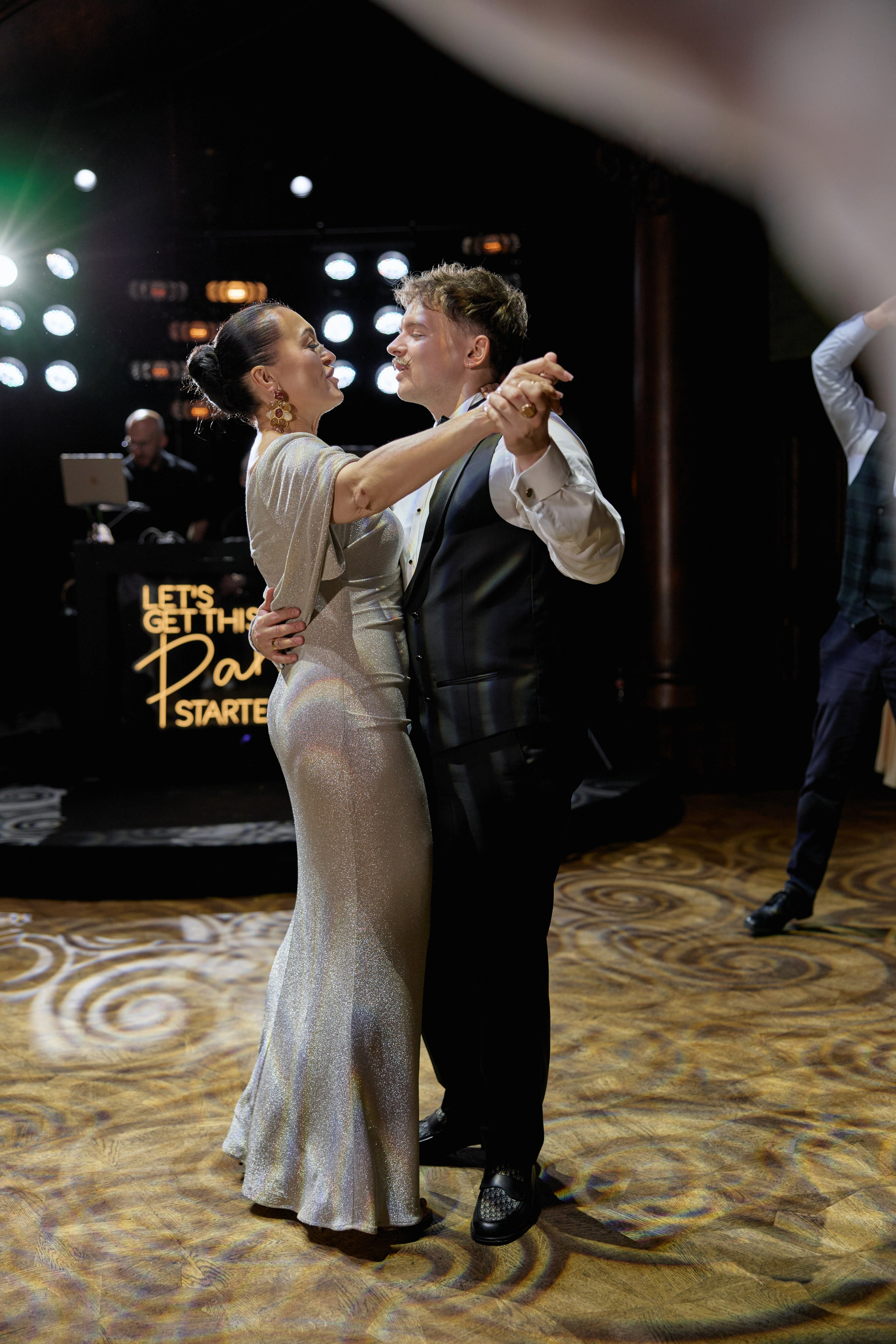 Wiktoria & Kacper. Pałac Goetz. Fotograf ślubny i rodzinny w Krakowie Yana Klymova