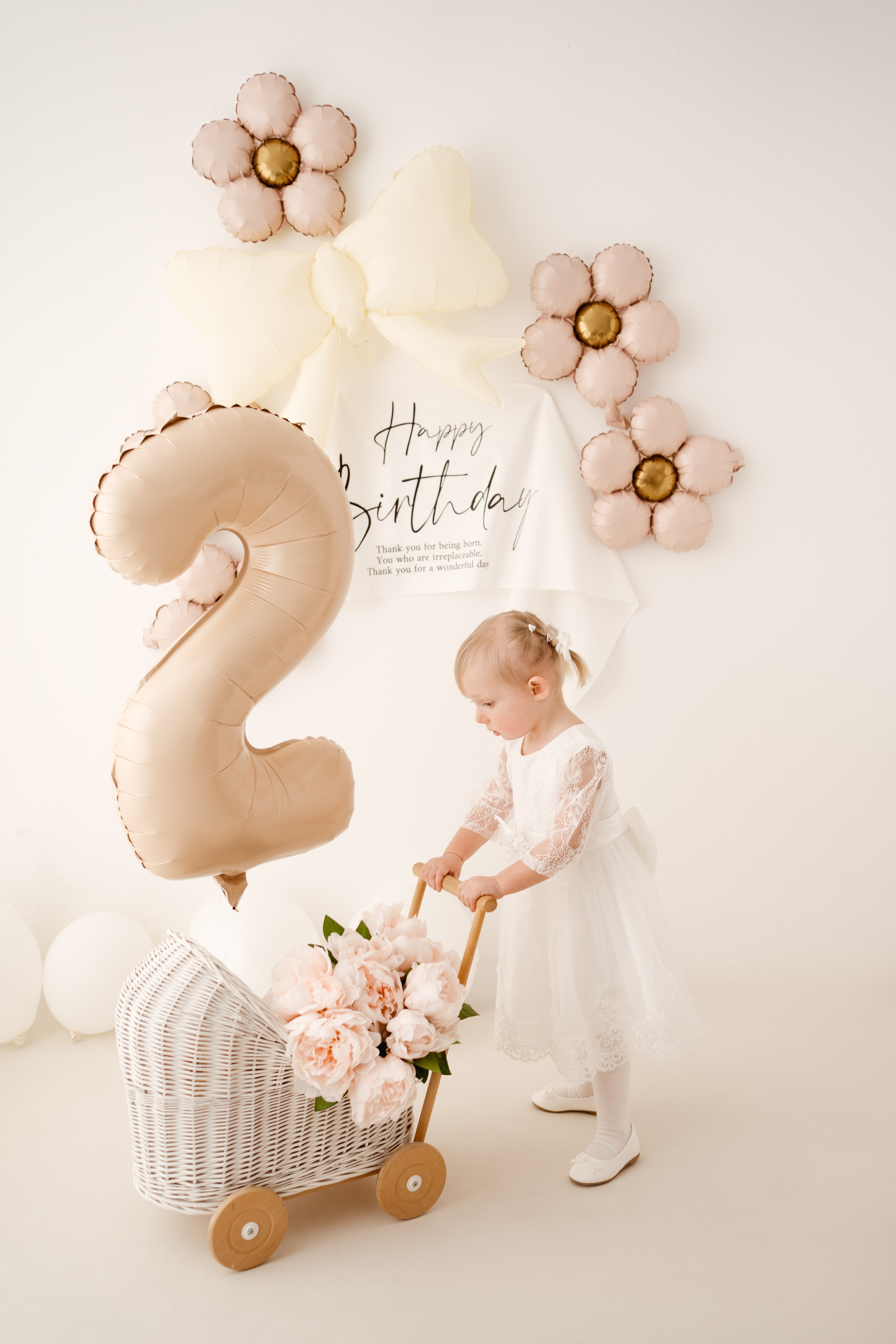 Sesja urodzinowa dziecięca. Fotograf Łódź - sesja ciążowa, noworodkowa, dziecięca. Studio w Łodzi