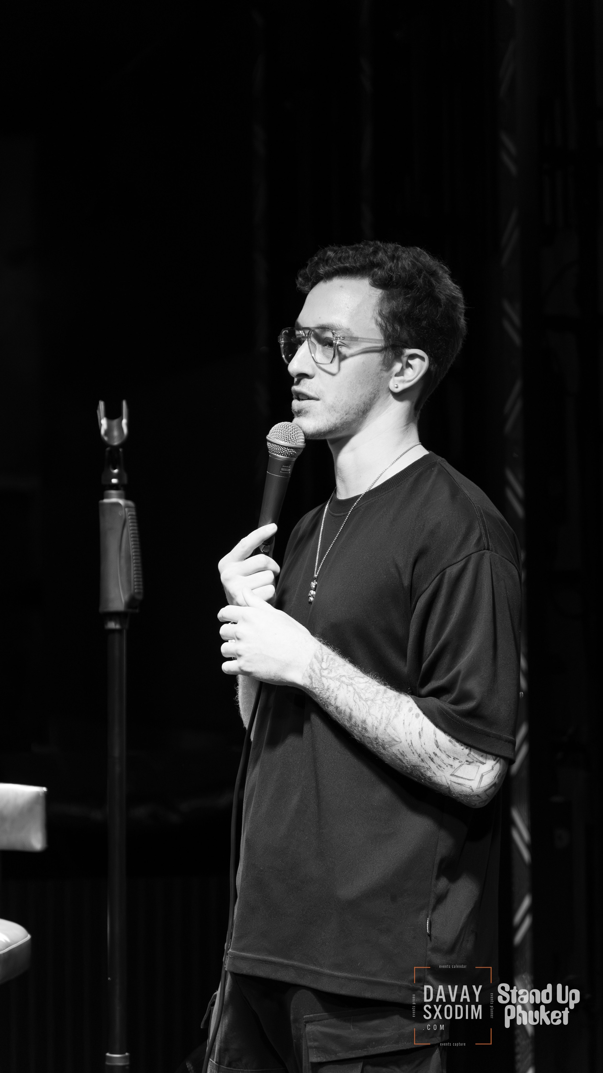 Standup Влада Лапина | Фоторепортаж | Афиша | DAVAYSXODIM.com PHUKET. АФИША|ФОТОРЕПОРТАЖИ|ИВЕНТЫ|ПХУКЕТ