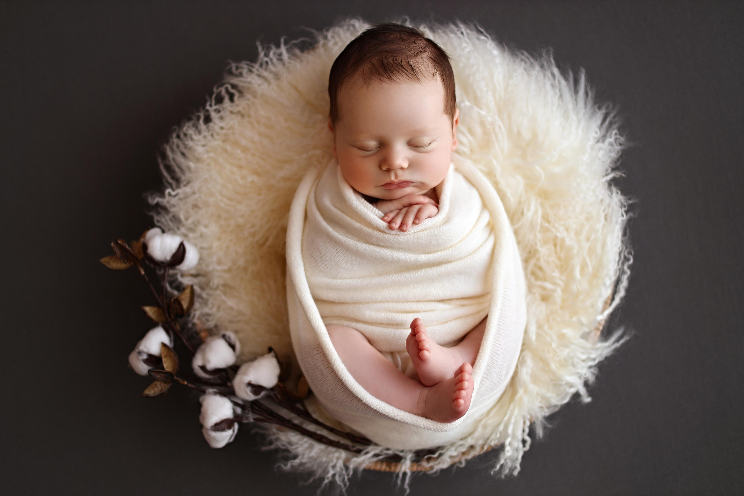 Neugeborene. Neugeborenen & Babyfotografie Liuba Schelhorn in Stuttgart