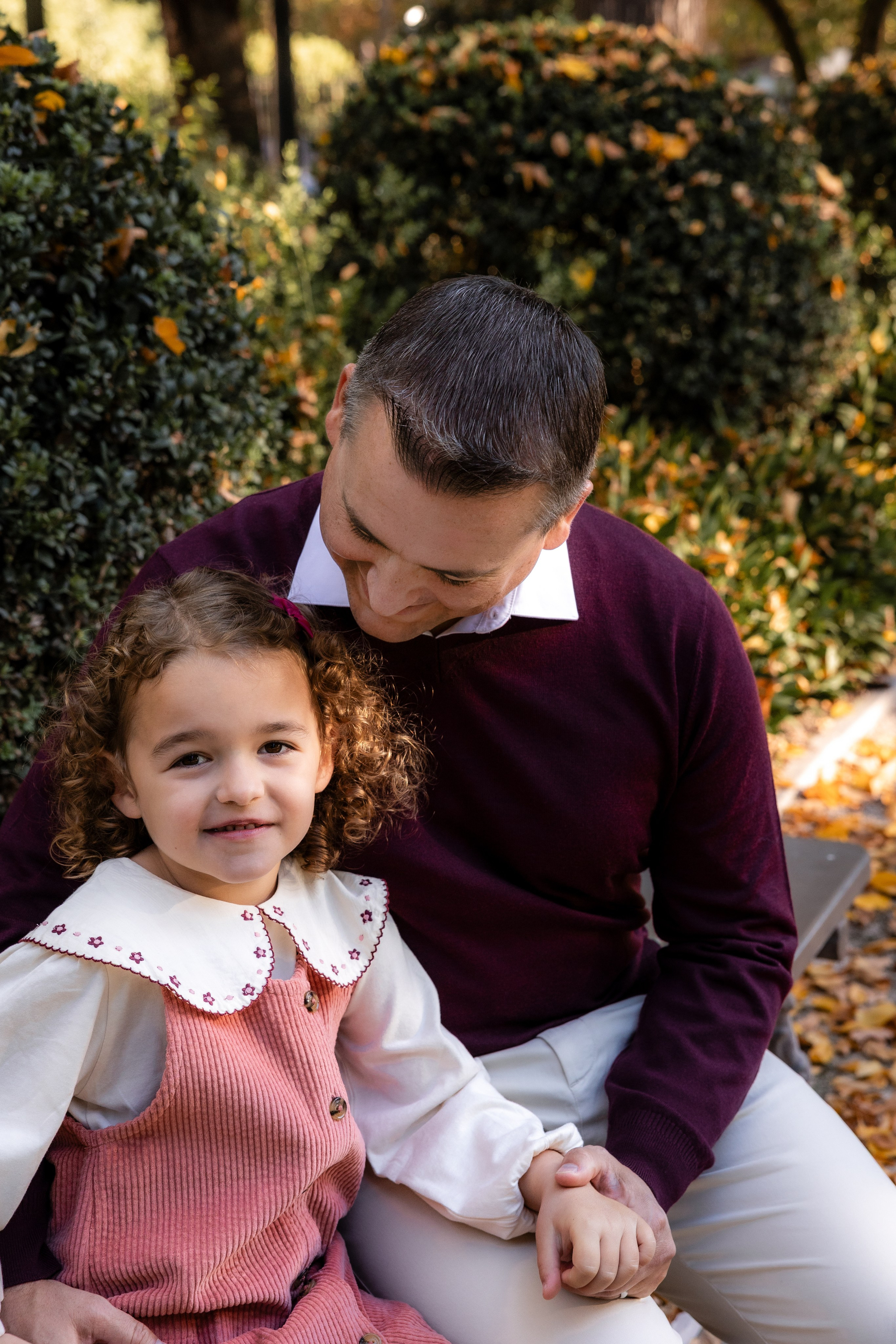 Autumn Family photoshoot in Toulouse. Jardin des Plantes. Eugénie Smirnova — your photographer in Toulouse and southwest France