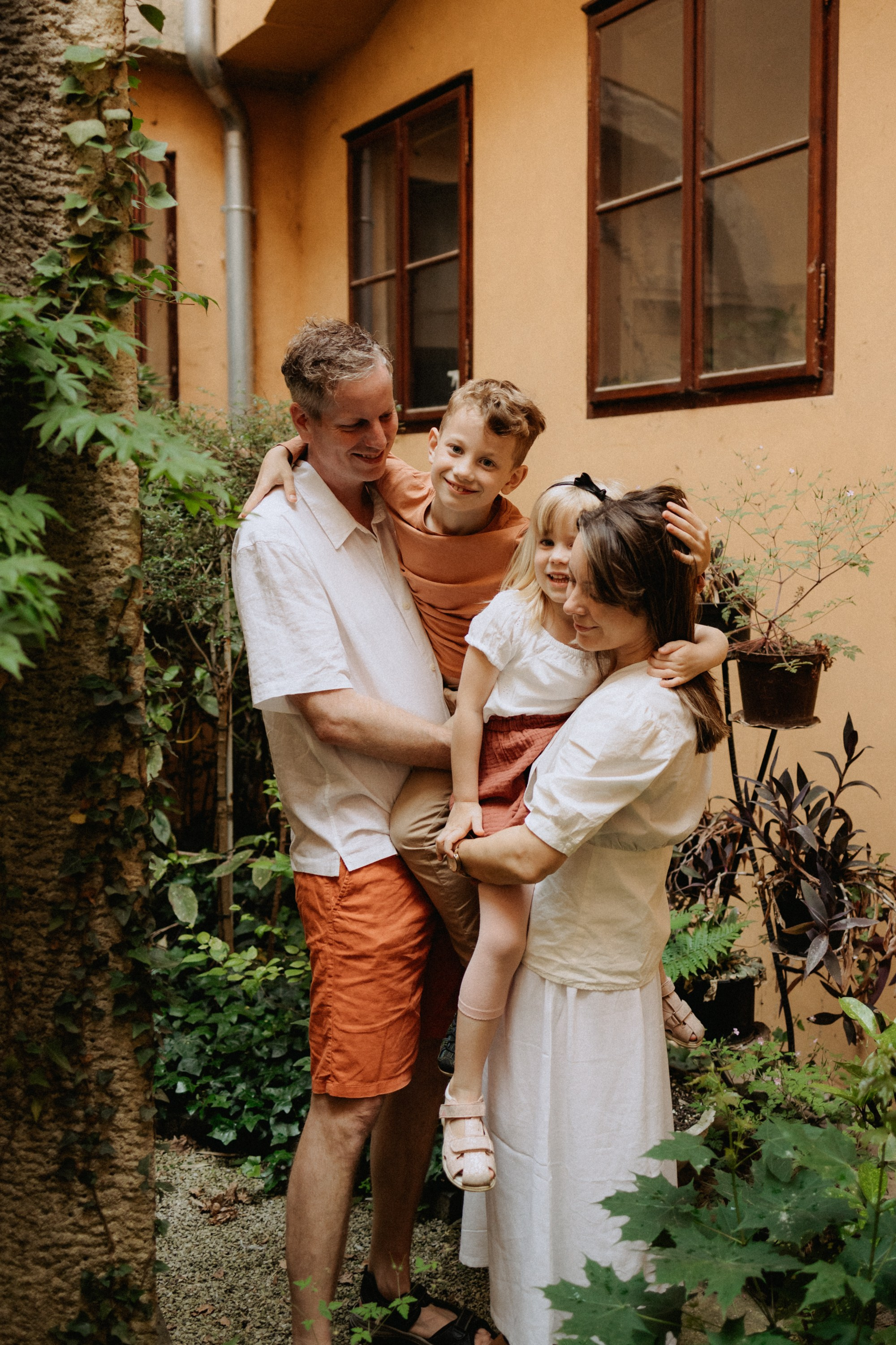 Family in the city. Elena Gorobets. Photographer in Zagreb