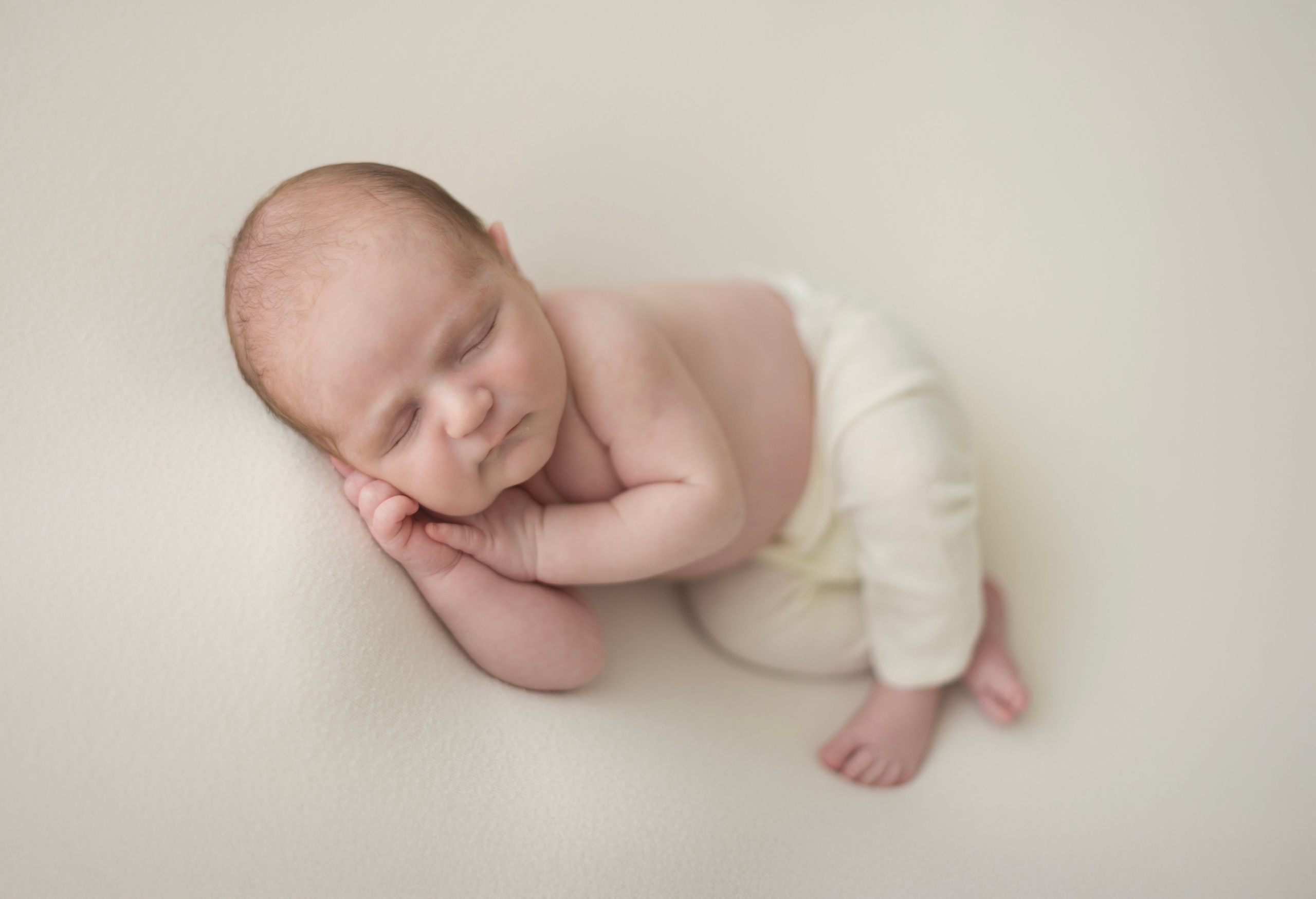 Newborn. Fotograf de nou-nascuti, maternitate si familie din Brasov