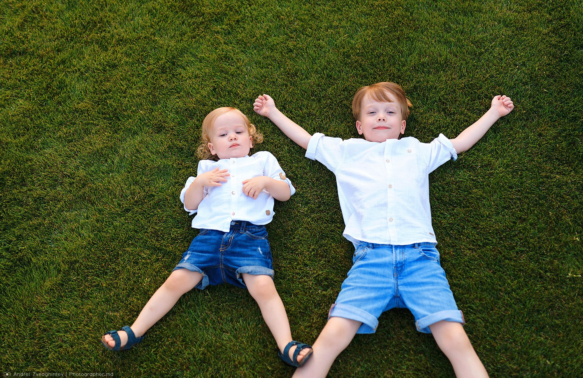 Outdoor family photography in Moldova — photographer Andrei Zveaghintev. Wedding and family photographer in Moldova, Chisinau— Andrei Zveaghintev
