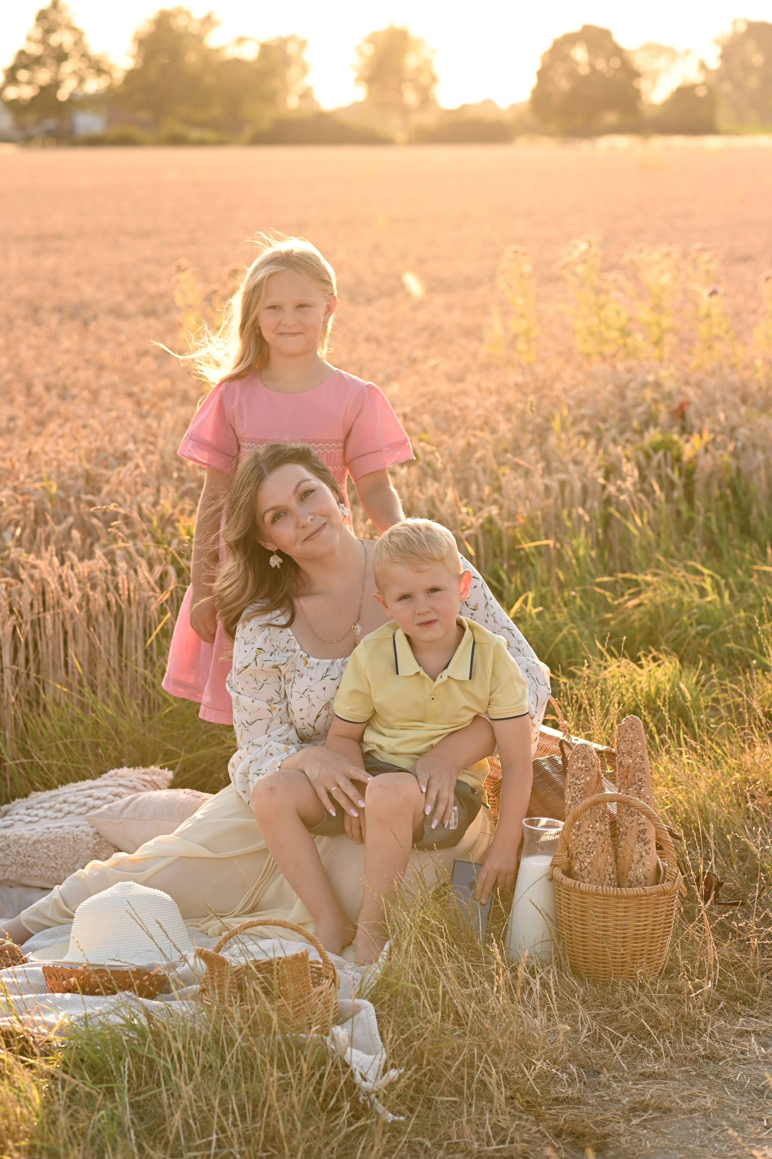 Familienfotoshooting in Weizenfeld. Neugeborene, Baby Fotografin in Düren (NRW) - Vitalina Unruh