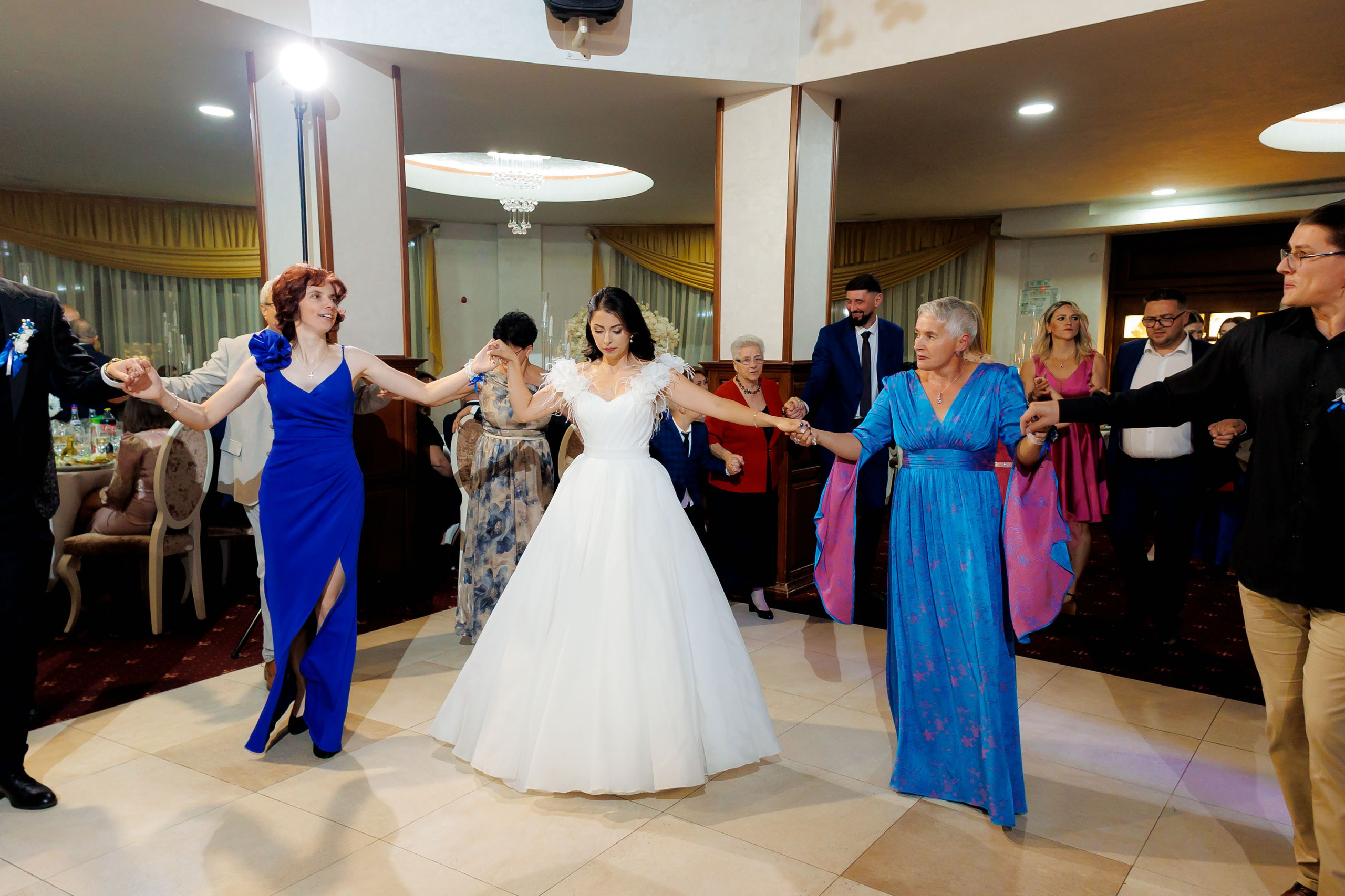 Loredana & Emilian – Ziua Nunții | Videografie - fotografie Botez Suceava, Iași, Botoșani. Servicii foto-video profesionale, pentru momente de neuitat