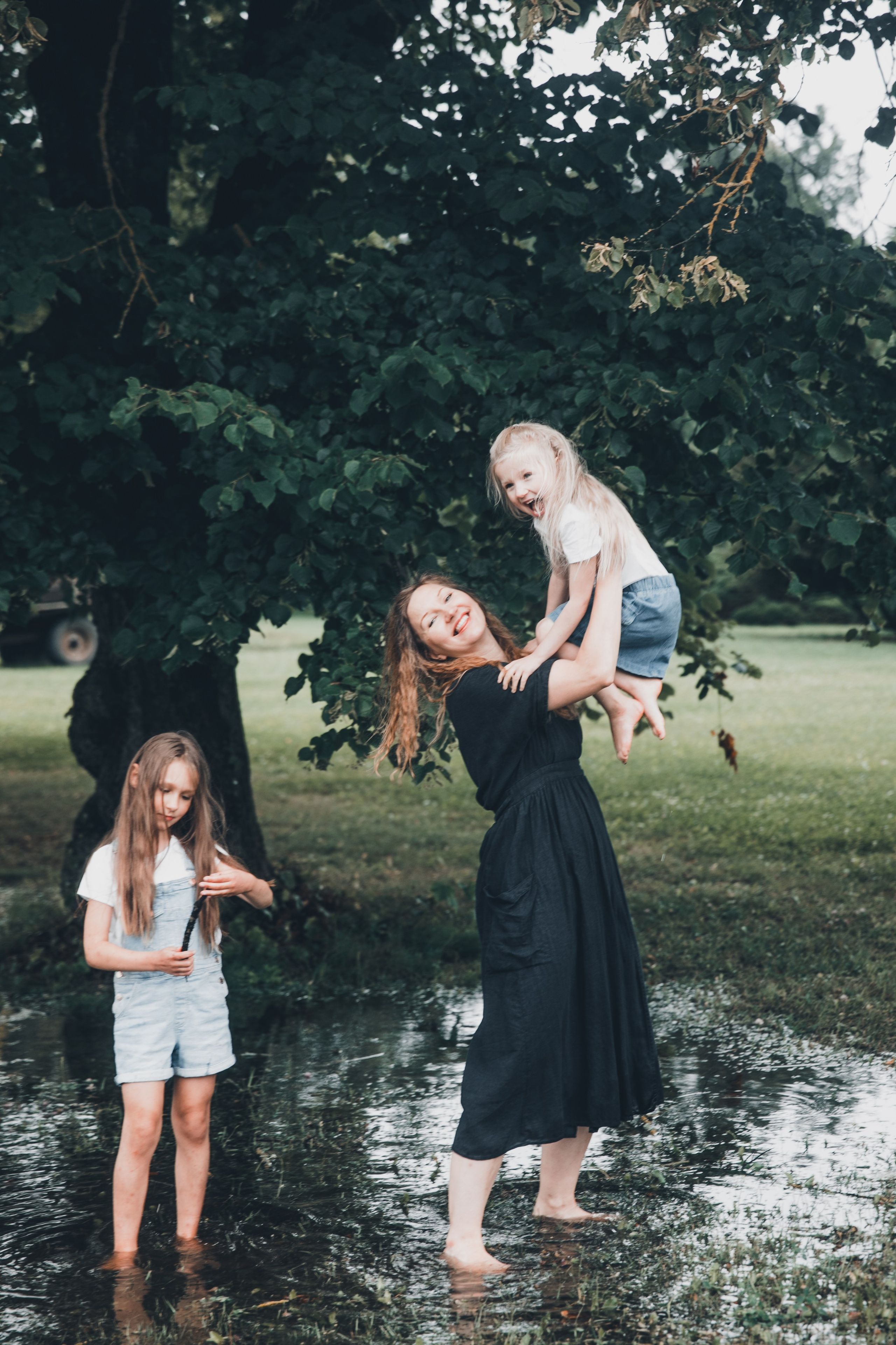 Happy rain. Sandra Garanca Portrait and event photographer