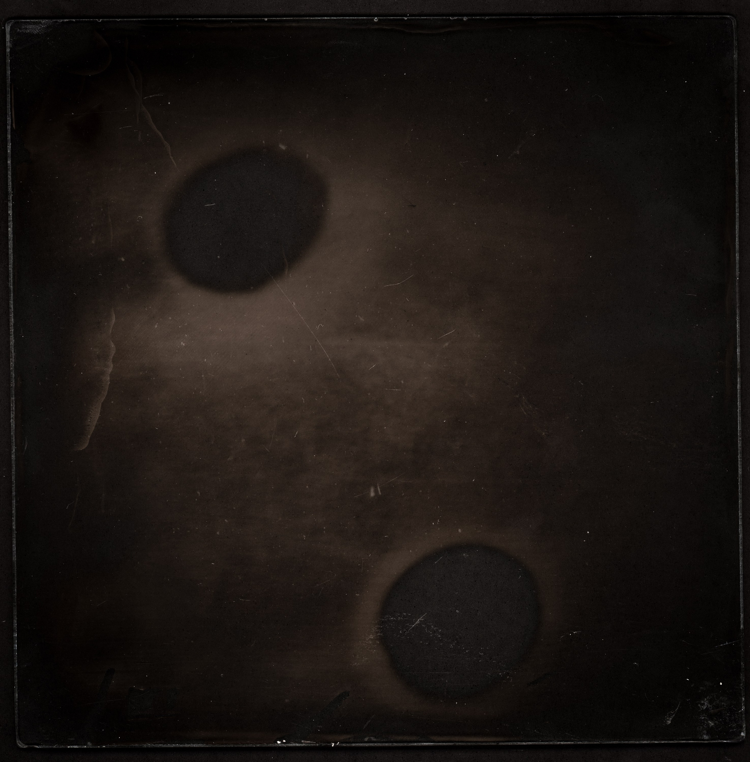 APPARITIONE. Adriano Escanhuela — Experimental