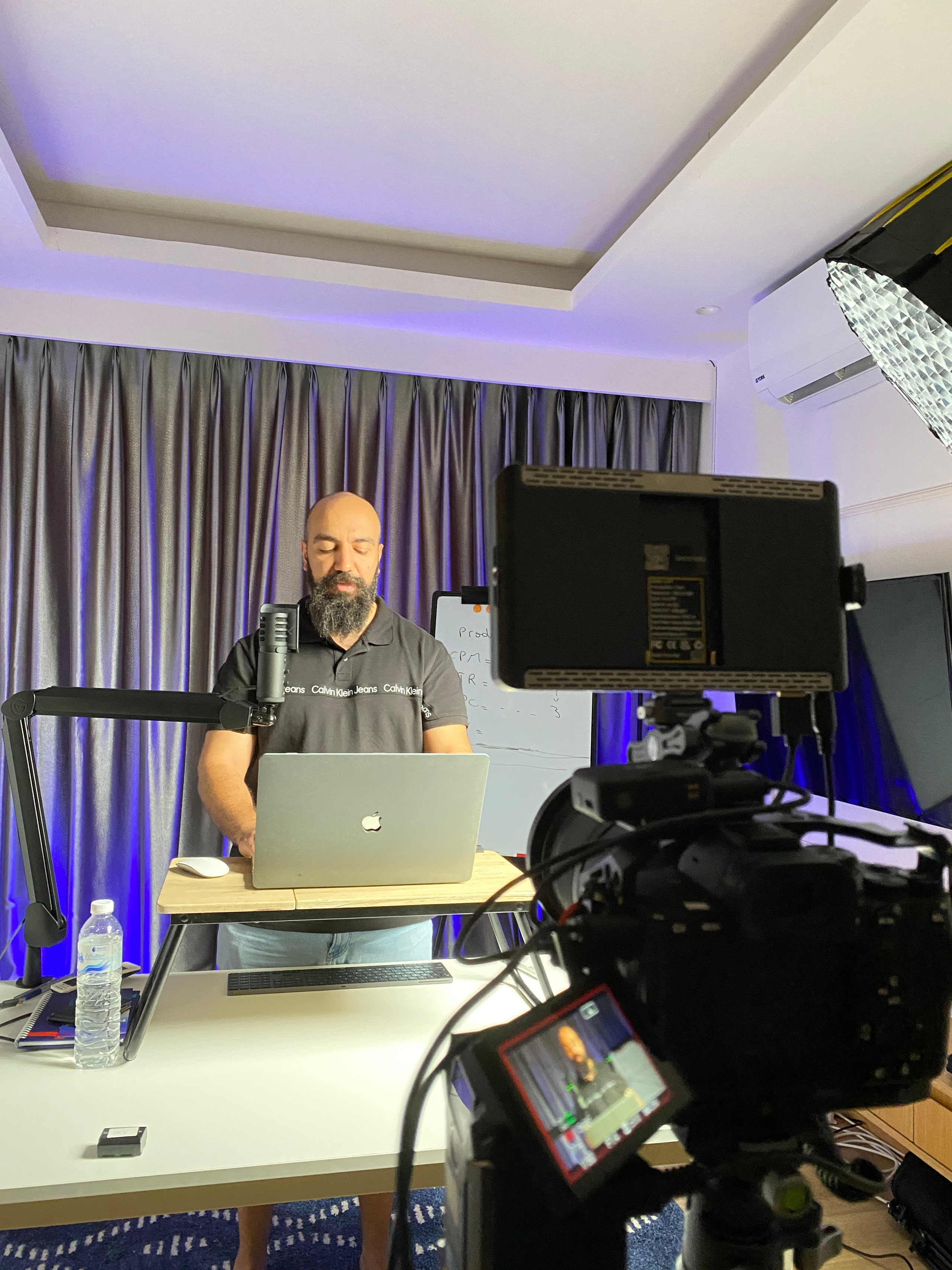 Предложения. Брахим — фотограф