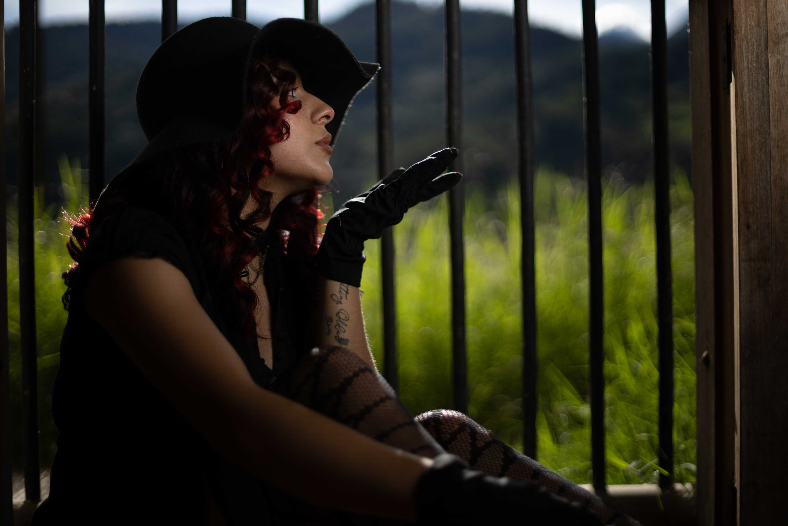 Estilo único sesión al aire libre sesión de Halloween ideas para hacer fotos. Fotografía profesional para su evento en Caldas por SERFOTOGRAFÍA