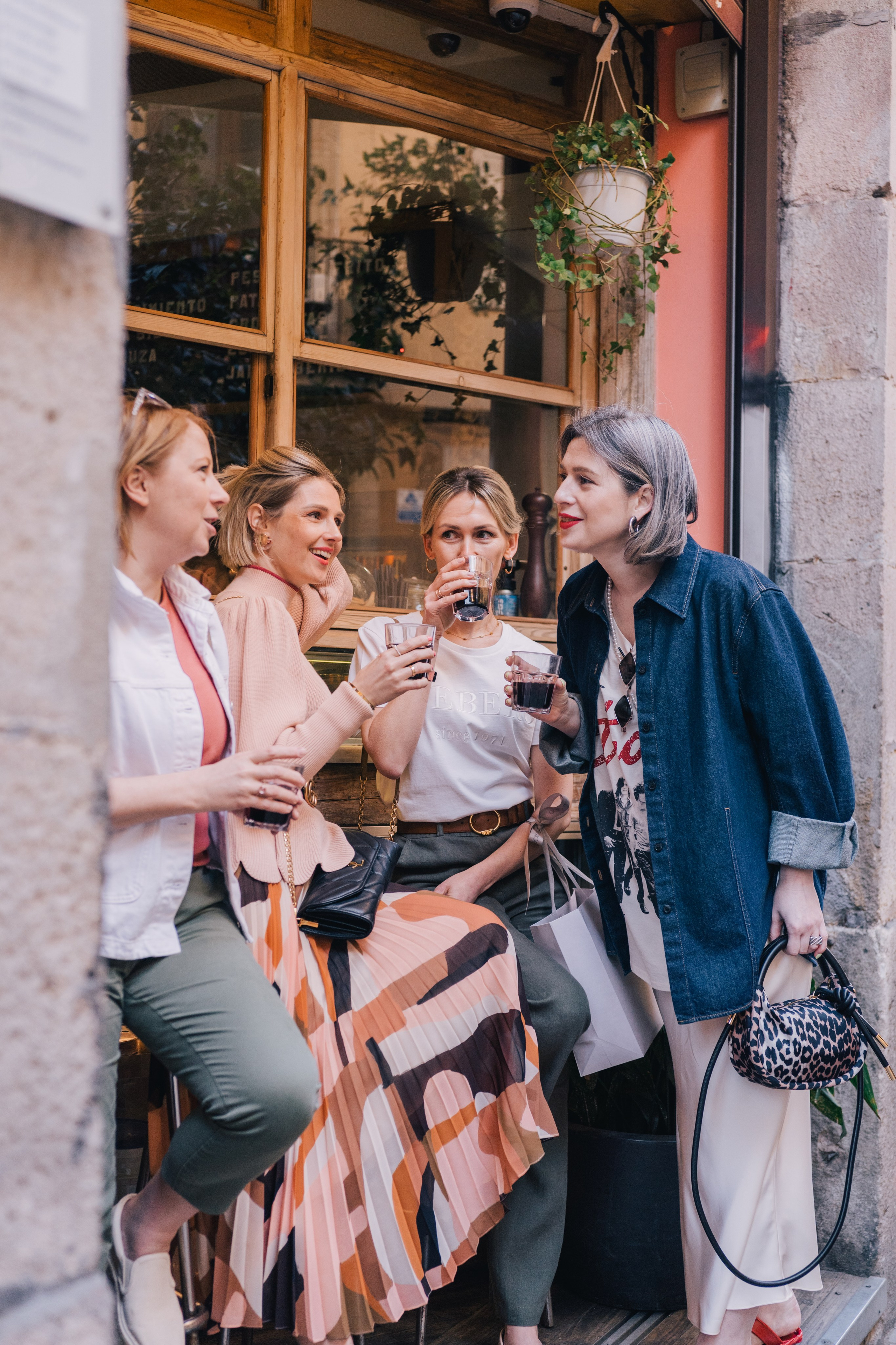 Yulia and friends. Photographer Kristina Dorina