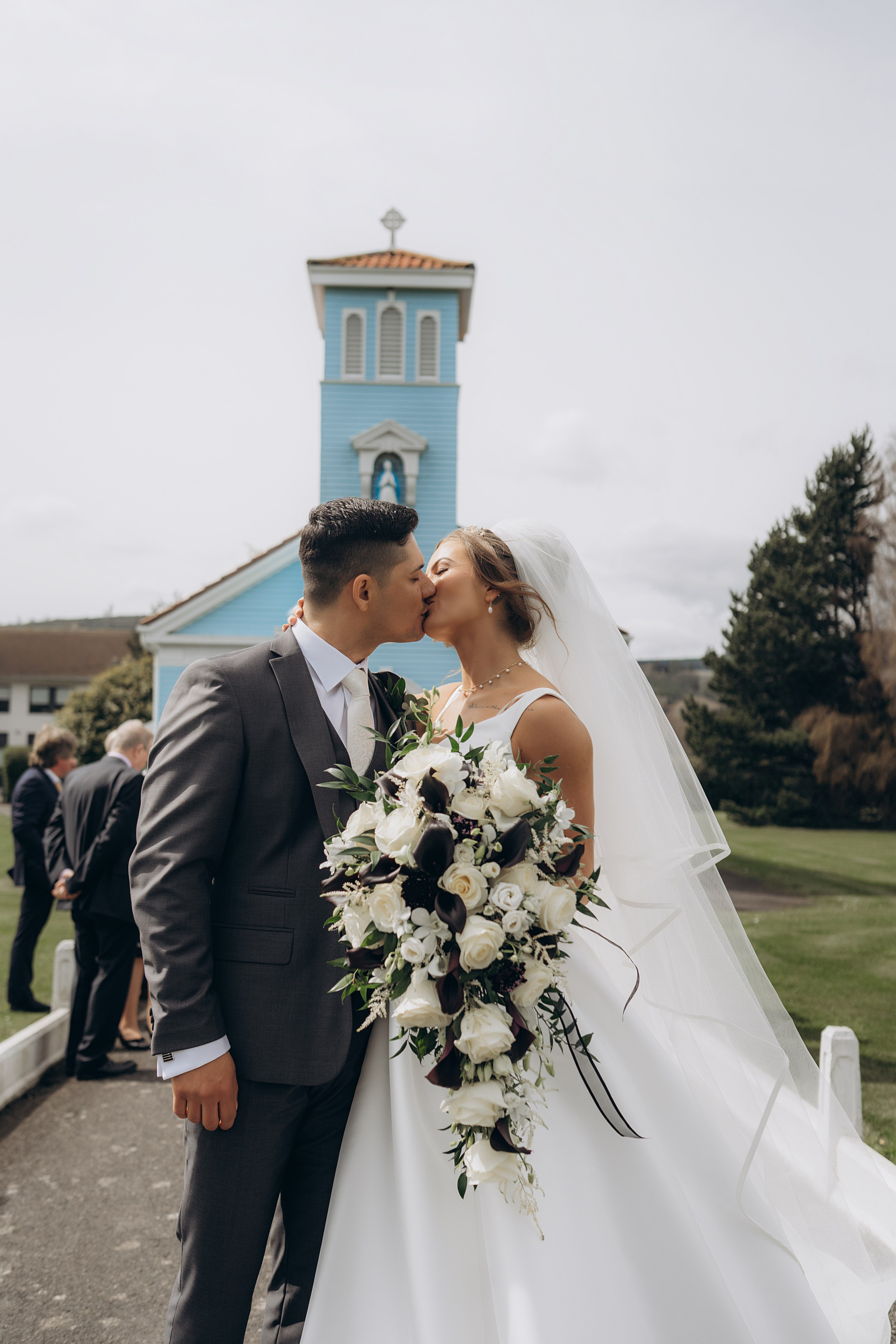 Megan & Oneias. Main