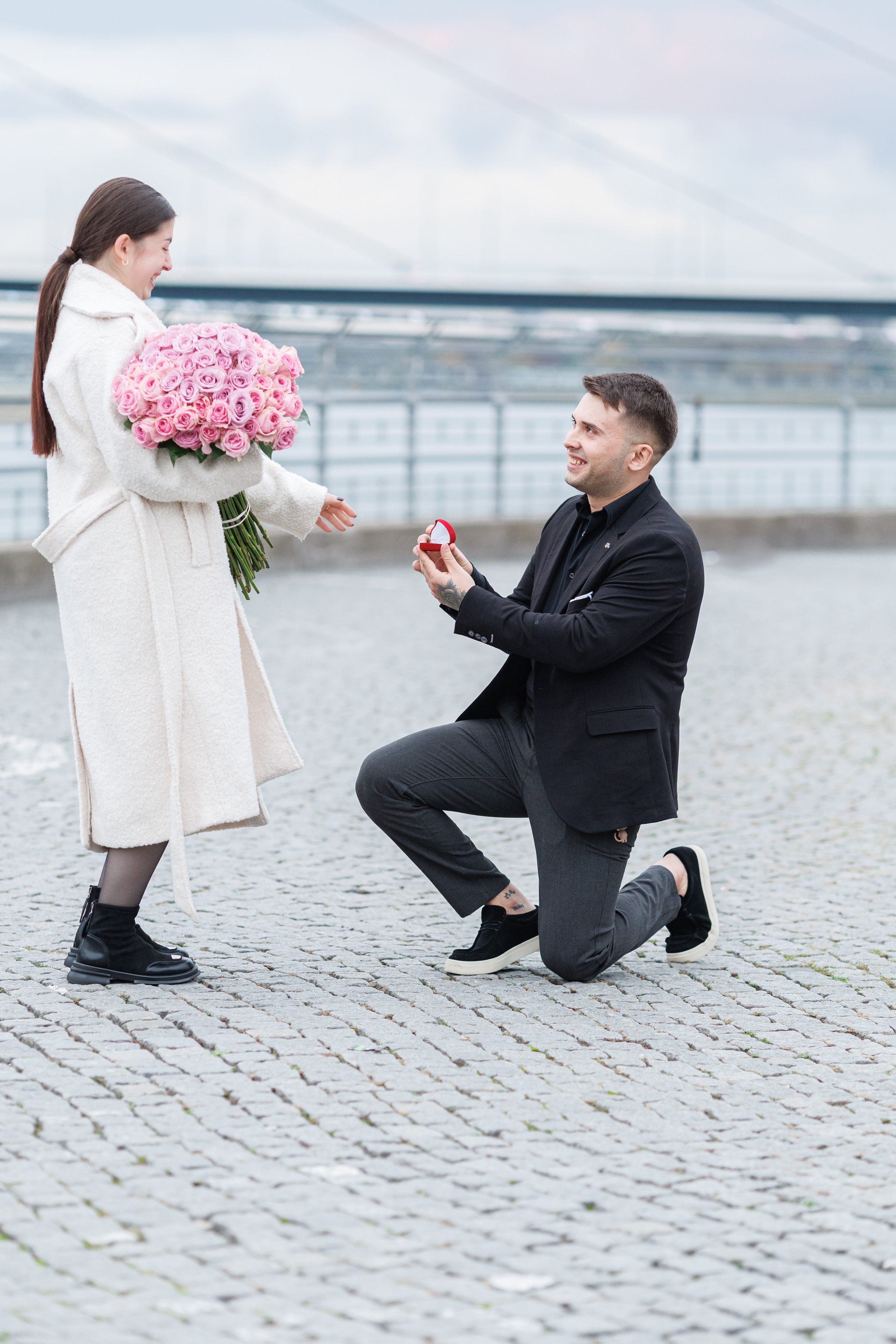 She said 'Yes'. Dienstleistungen
