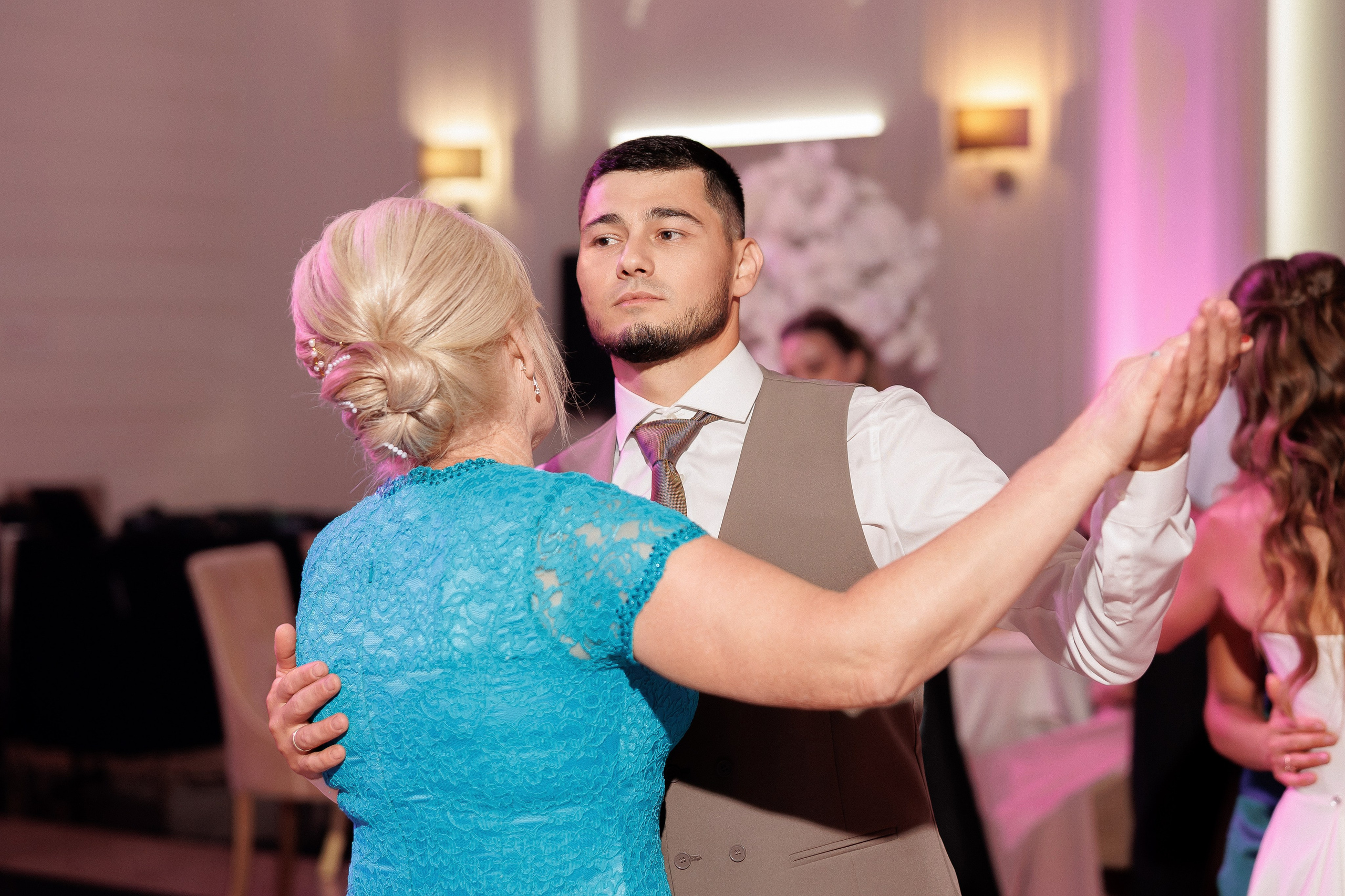 Eugen & Livia — Grand Elysee — Wedding Day. Servicii Foto și Video 067188353