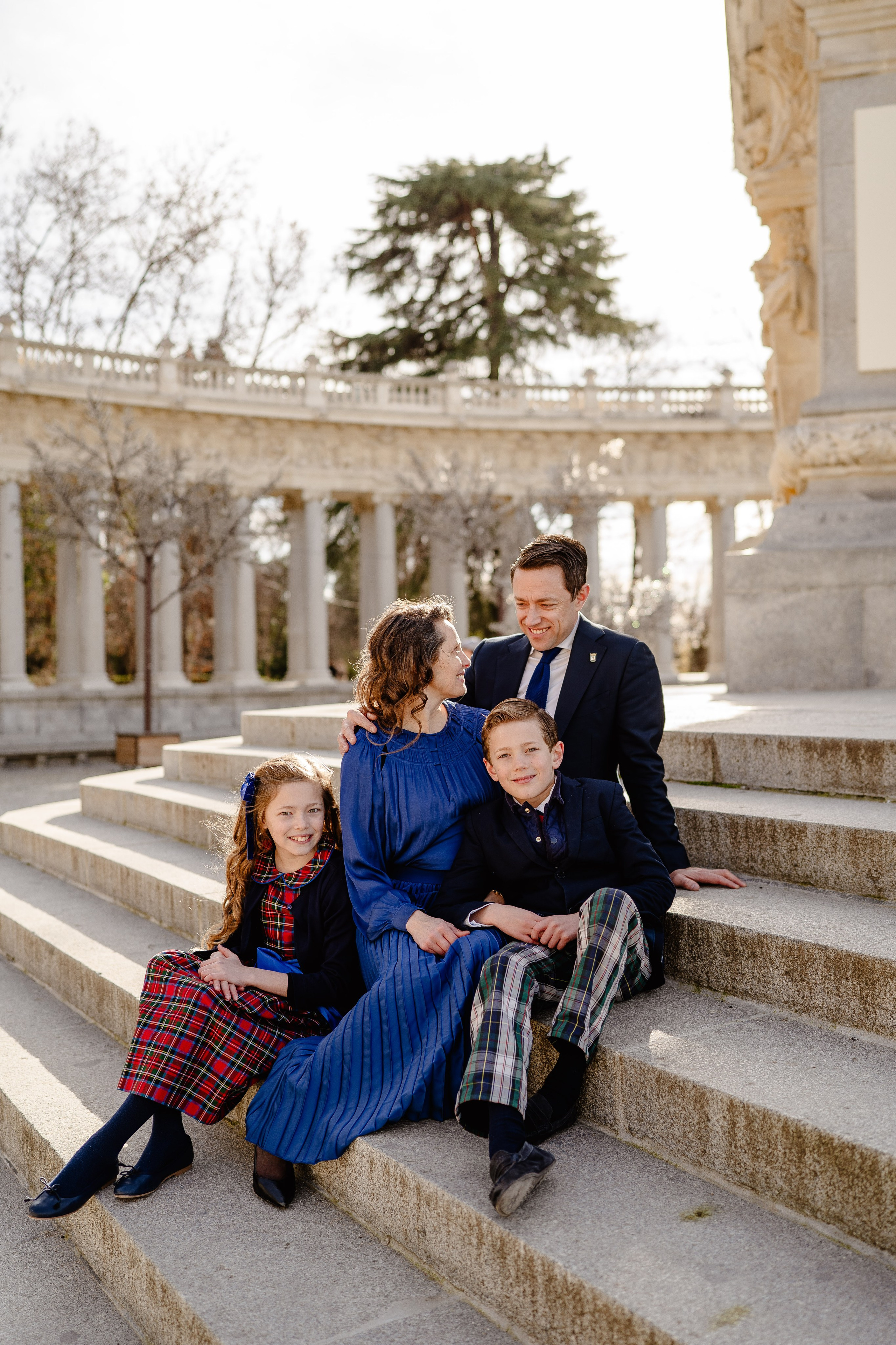 Family photoshoot in Retiro Park. Madrid Photographer for Proposals, Engagements & Families | Anya Petrova