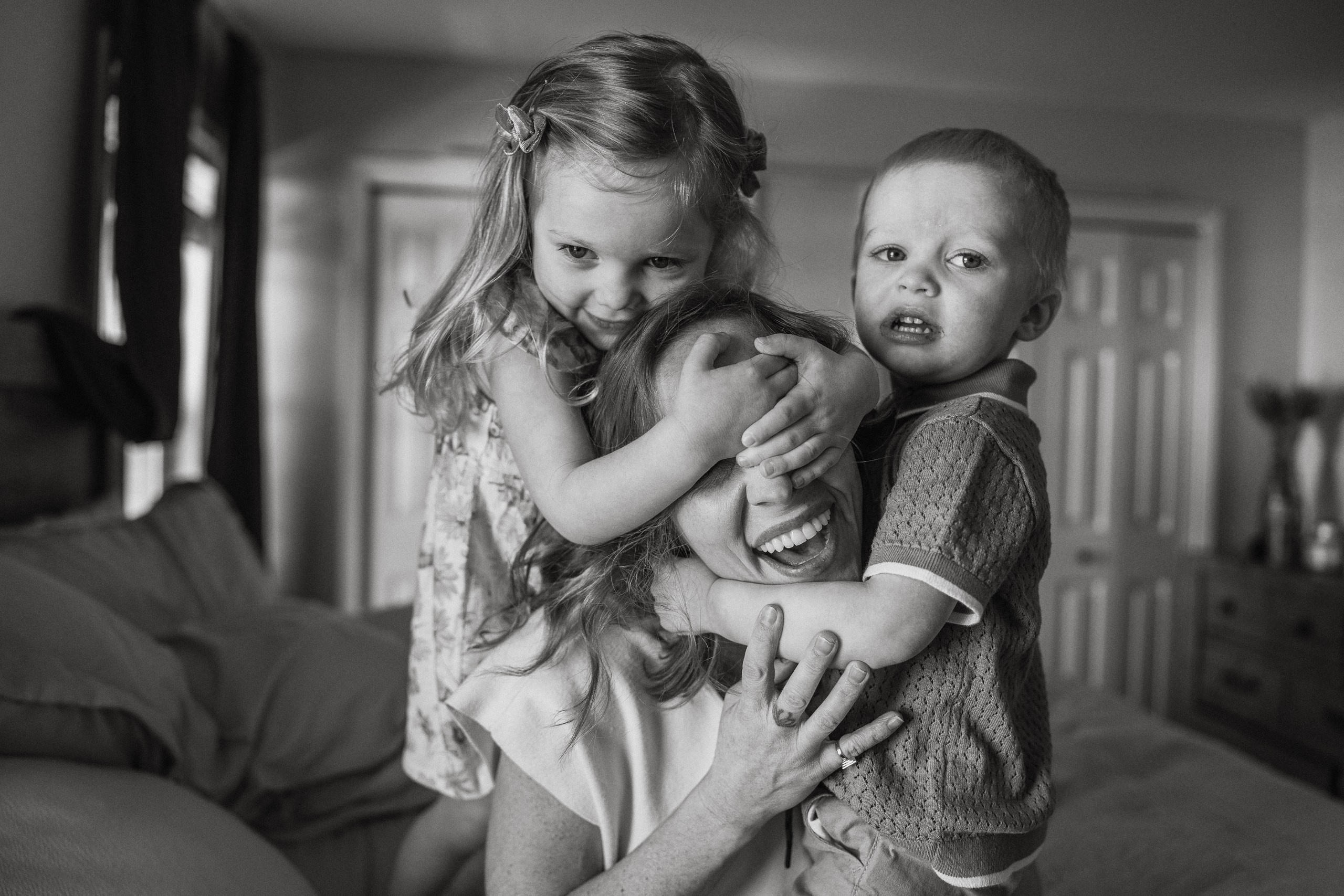 Kristin, Beau, Sonny. At home. Alisa Tant — Family and newborn photographer Bucks County, Montgomery county, Philadelphia, NJ