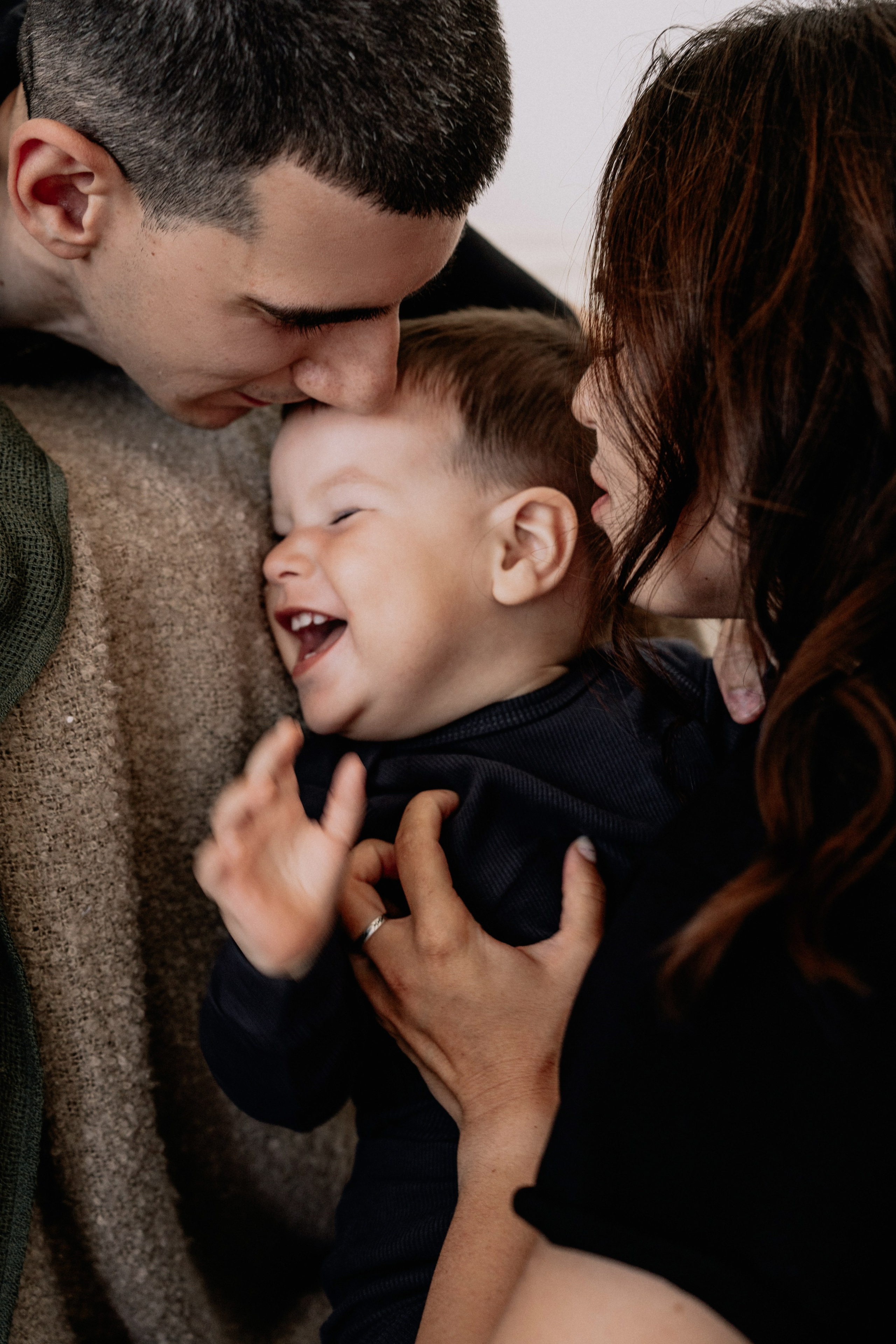 Cozy Family Photography at Home – Lifestyle & Love. Alisa Tant — Family and newborn photographer Bucks County, Montgomery county, Philadelphia, NJ