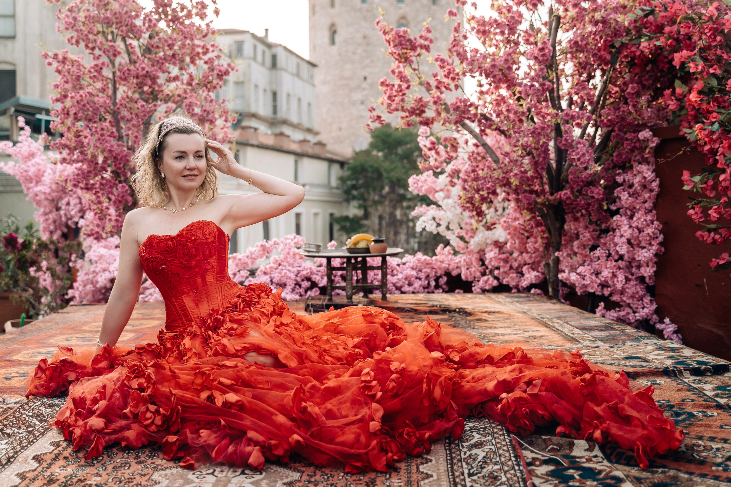 Фотосессии в дизайнерских нарядах в Стамбуле. Wedding, family and lifestyle photographer Anatoly. Photo sessions on rooftops with seagulls. Istanbul