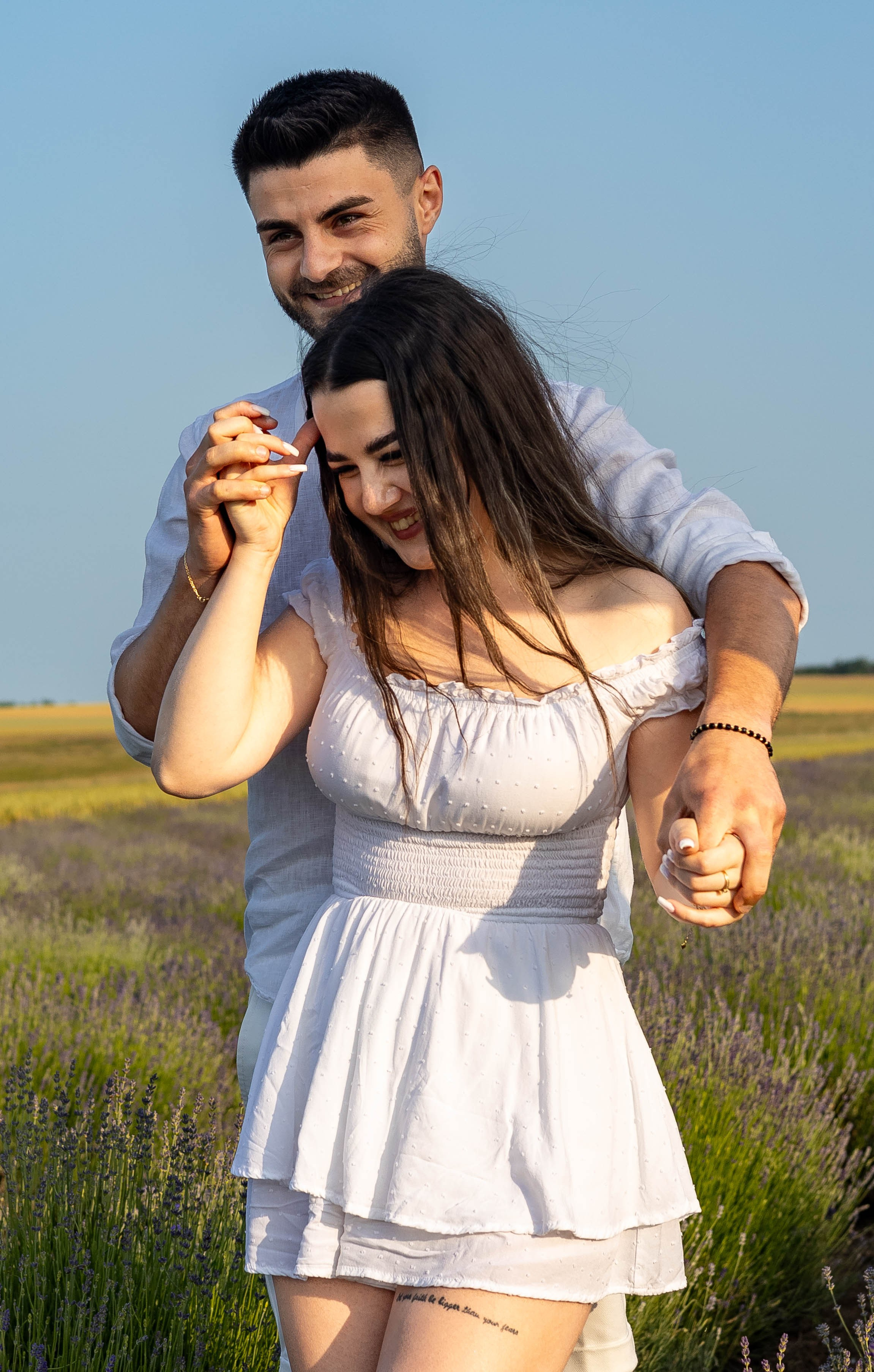 Ședință foto de cuplu în lanul de lavandă | Andrei & Bianca Photography