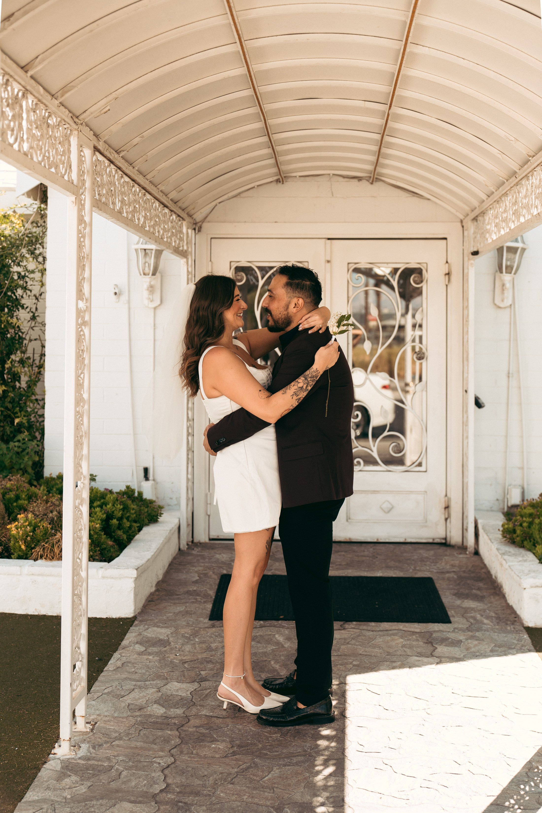 Erin&Jonathan. Wedding & elopement photographer Viktoriya Kravtsov. Las Vegas
