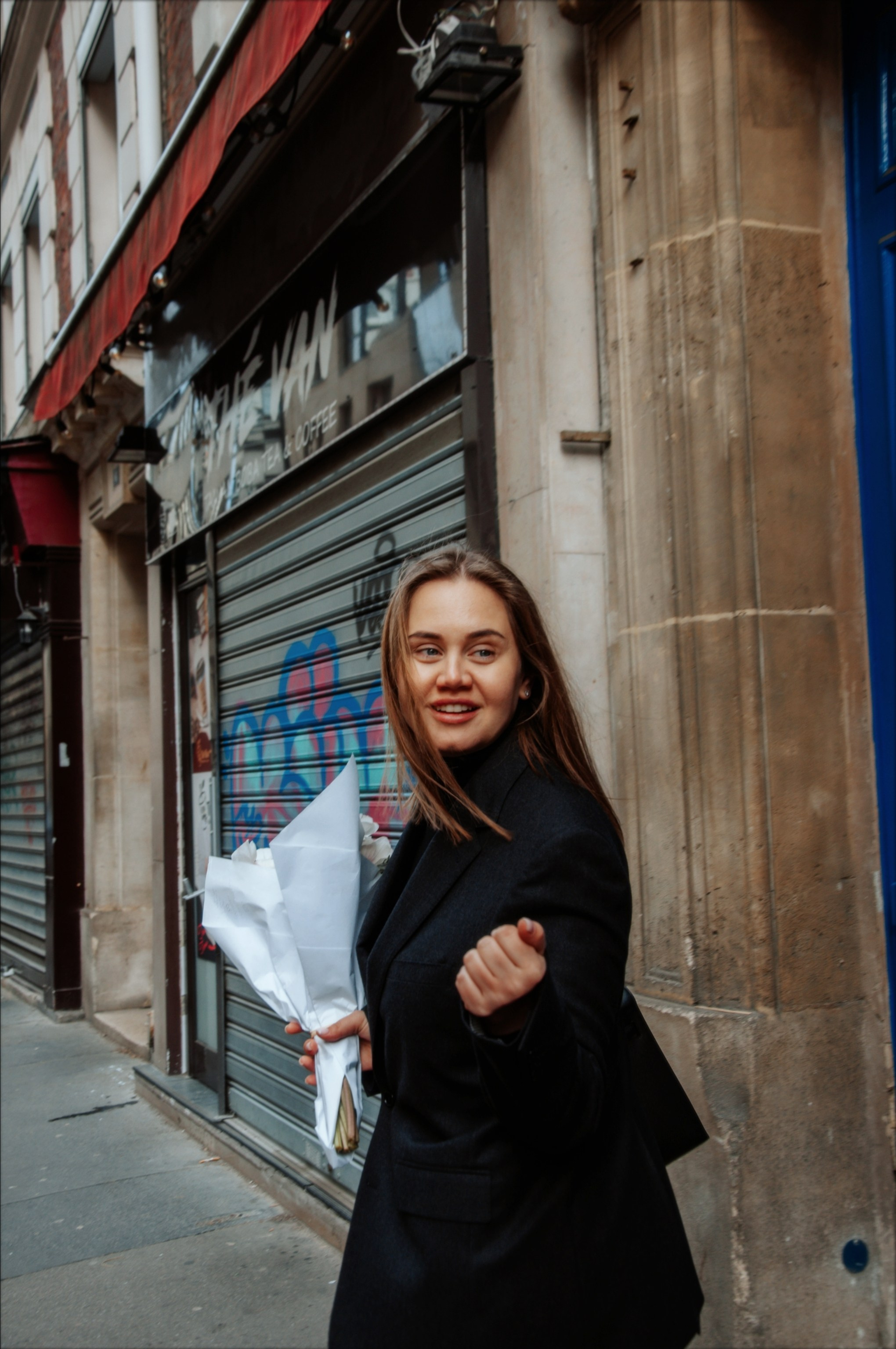 Фотосессия подруг у Эйфелевой башни. Фотограф в Париже Полина Осипова