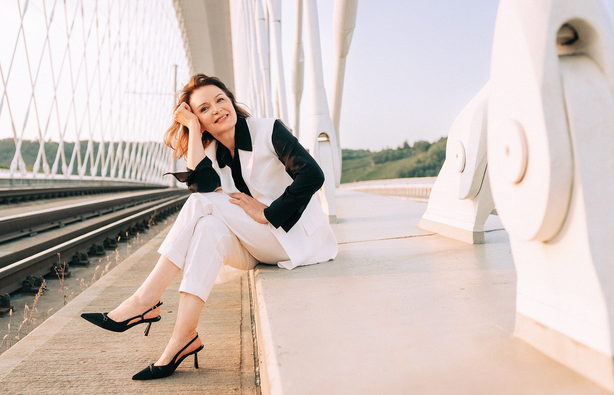 Elena in Troja bridge. Rodinný a svatební fotograf v Praze
