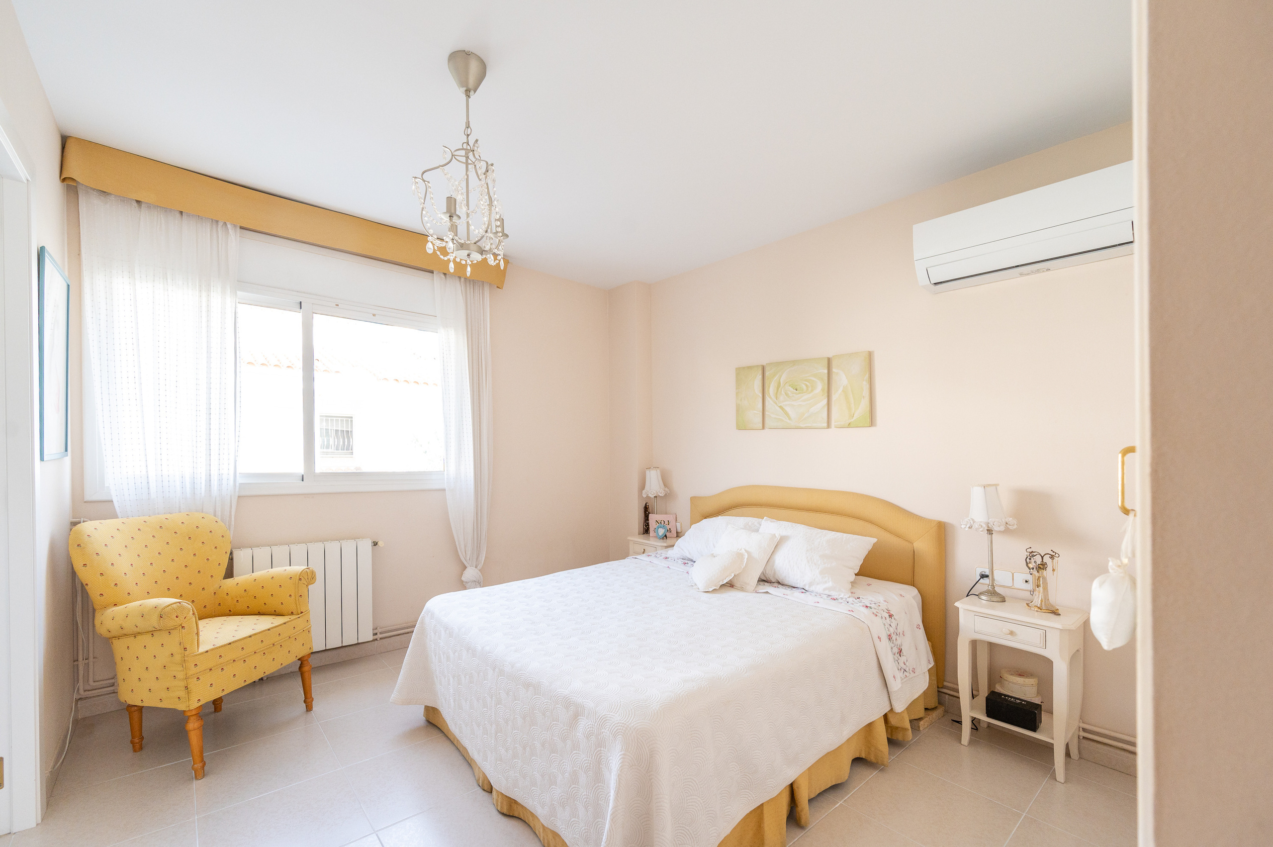 Interiores. Photographer, designer, contentmaker Ivan Batin