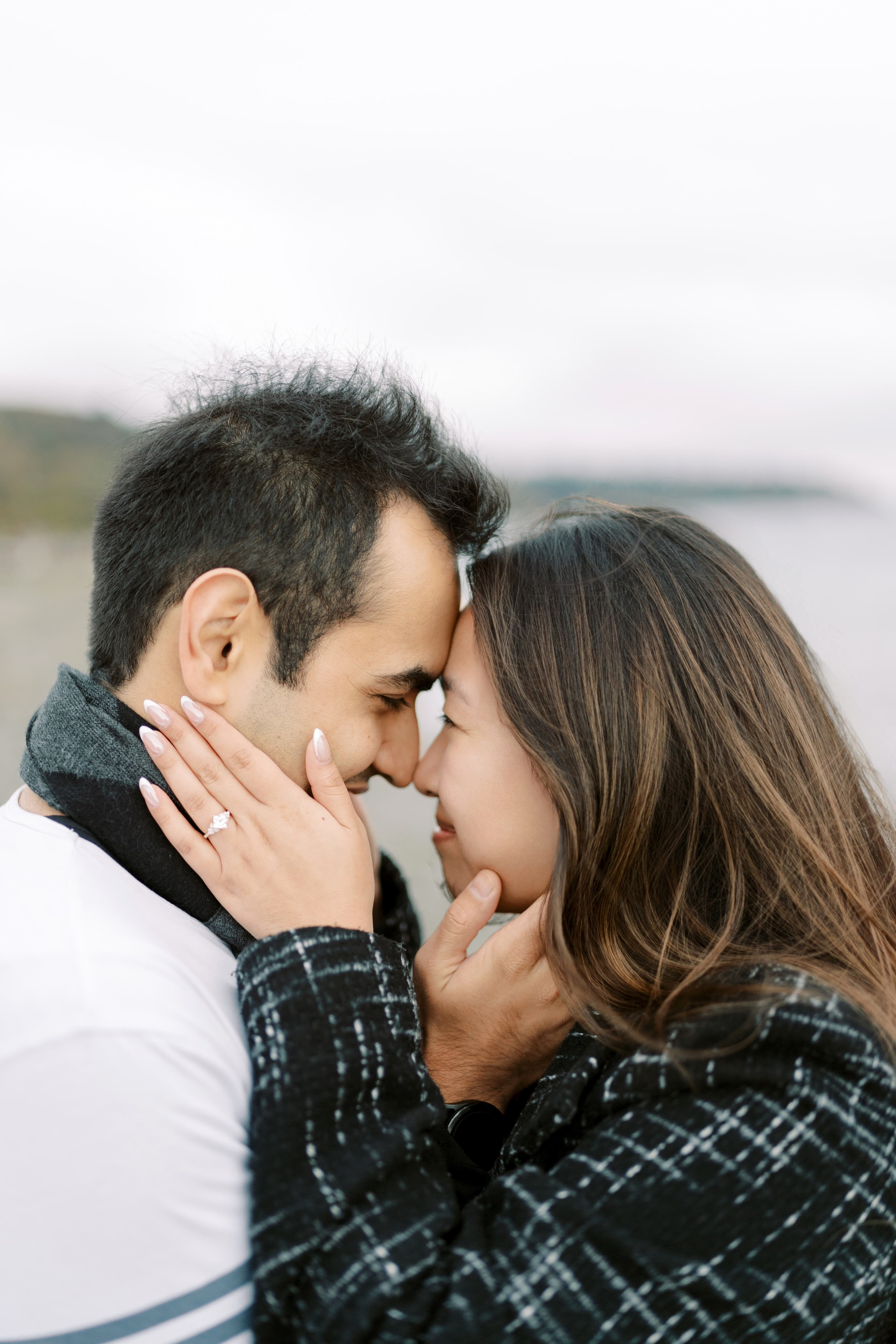 Proposal. December 2024. Alki Point Lighthouse, Washington state. EVAN ARISTOV WEDDING PHOTOGRAPHY — Seattle Wedding Photographer