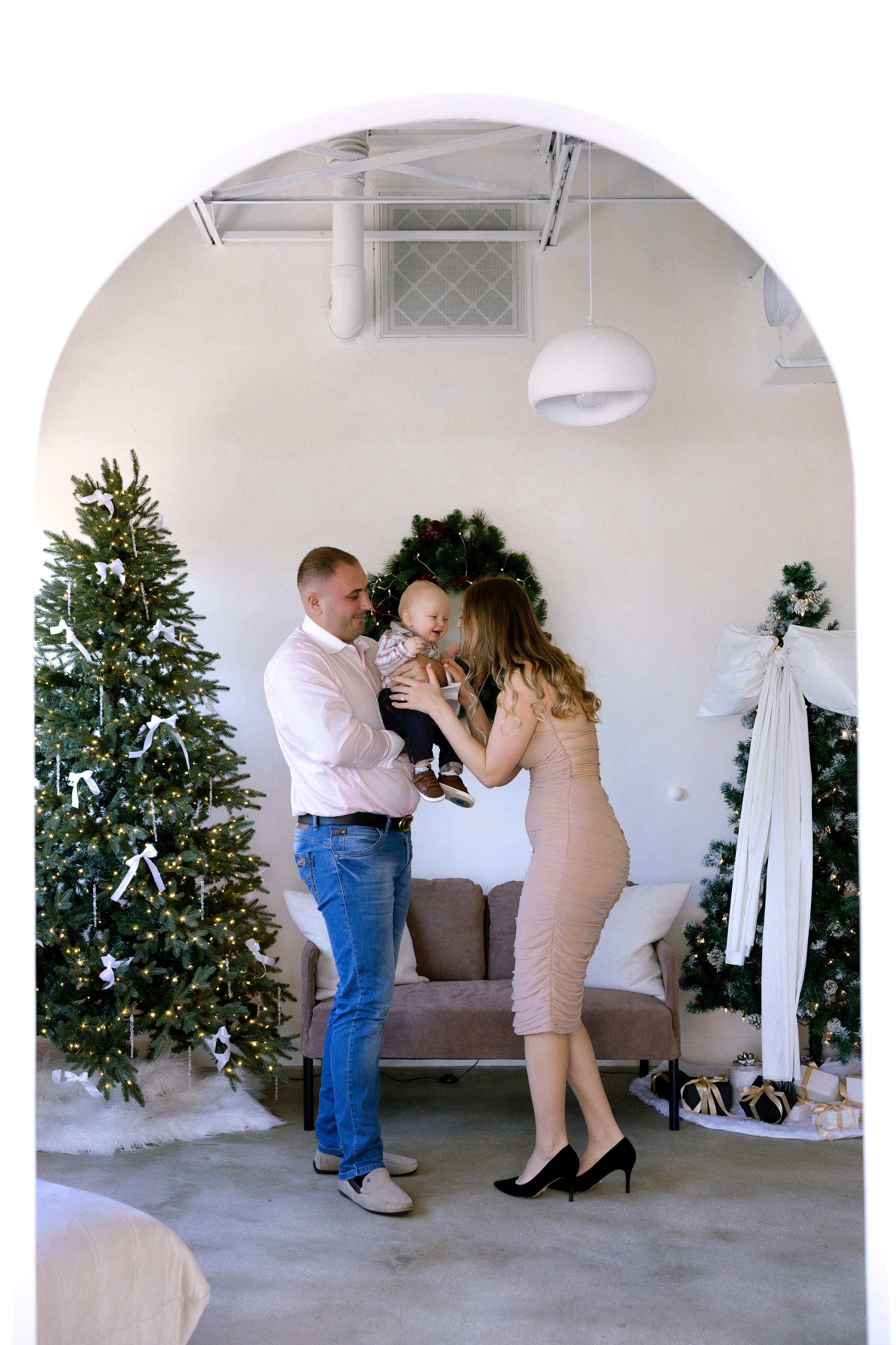 Christmas Family Photoshoot. Photographer Anastasia Nagibina