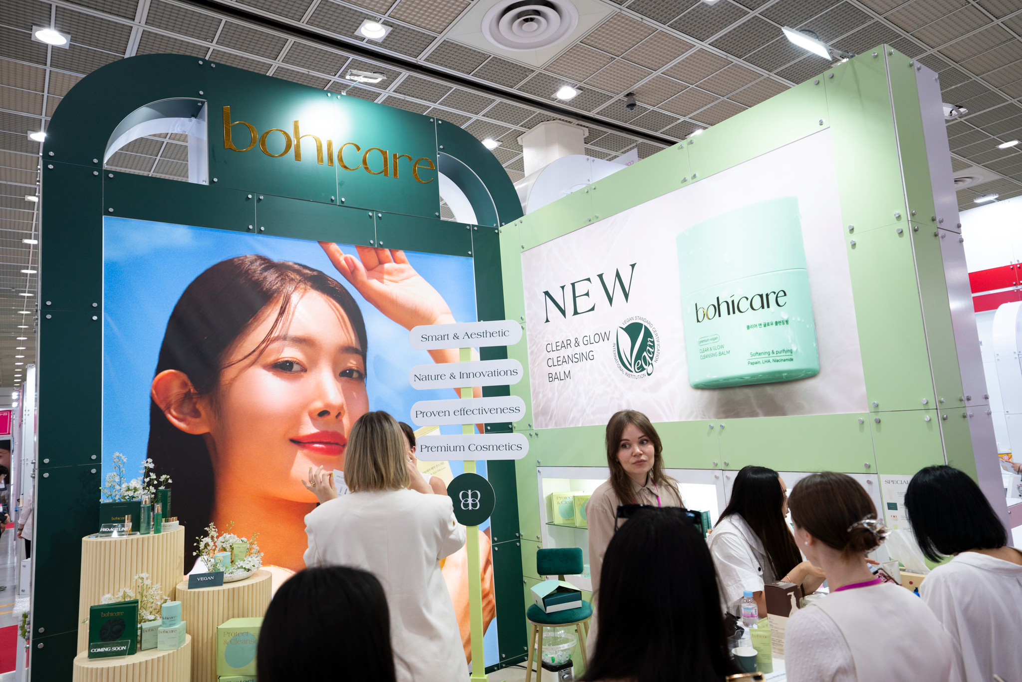 Выставочный стенд для bohicare/ CosmoBeauty 2024/ COEX. Студия декора «Нарния»