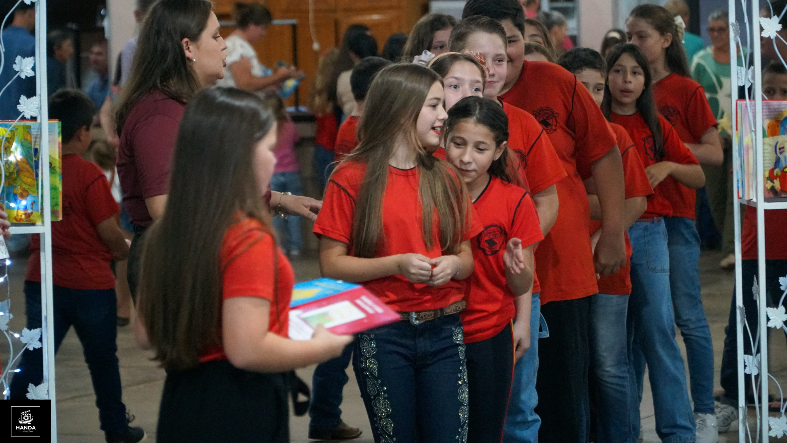 Noite autógrafos colégio Aurélio Buarque de Holanda. Handa Produções
