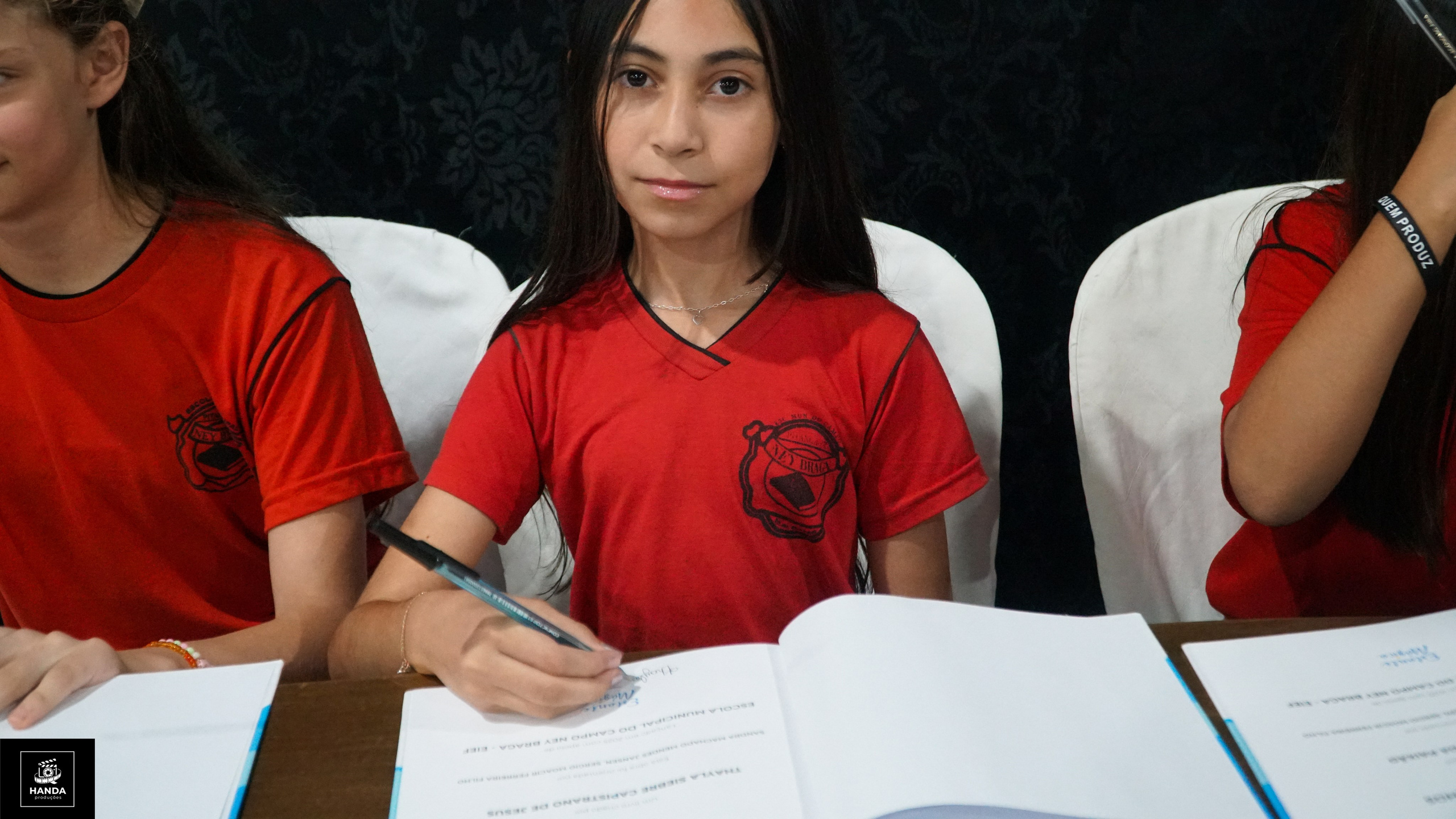 Noite autógrafos colégio Aurélio Buarque de Holanda. Handa Produções