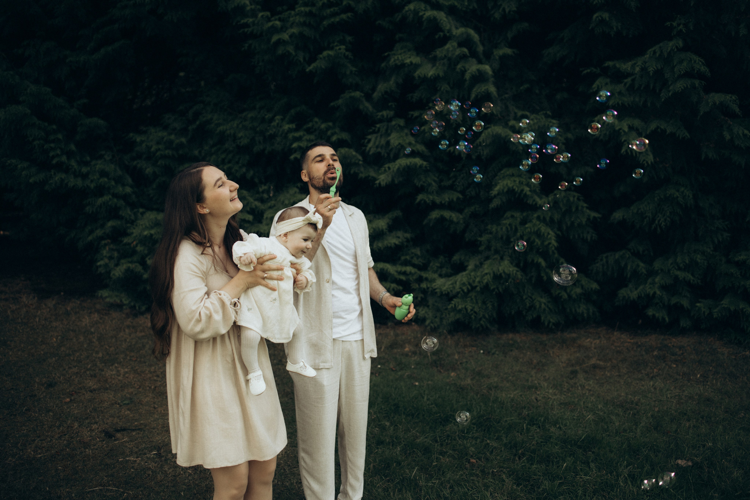 Pergola gardens. Photographer in Milton Keynes, Northampton & London — Wedding, Family & Portrait Photography