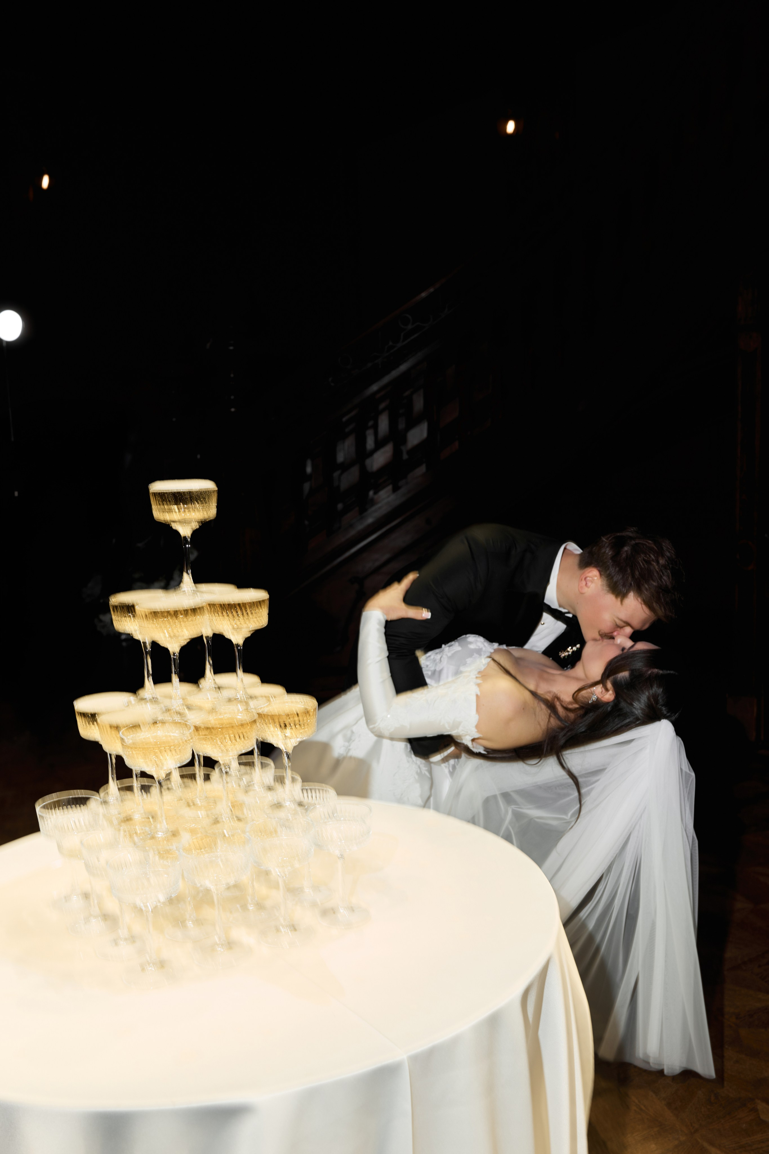 Wiktoria & Kacper. Pałac Goetz. Fotograf ślubny i rodzinny w Krakowie Yana Klymova
