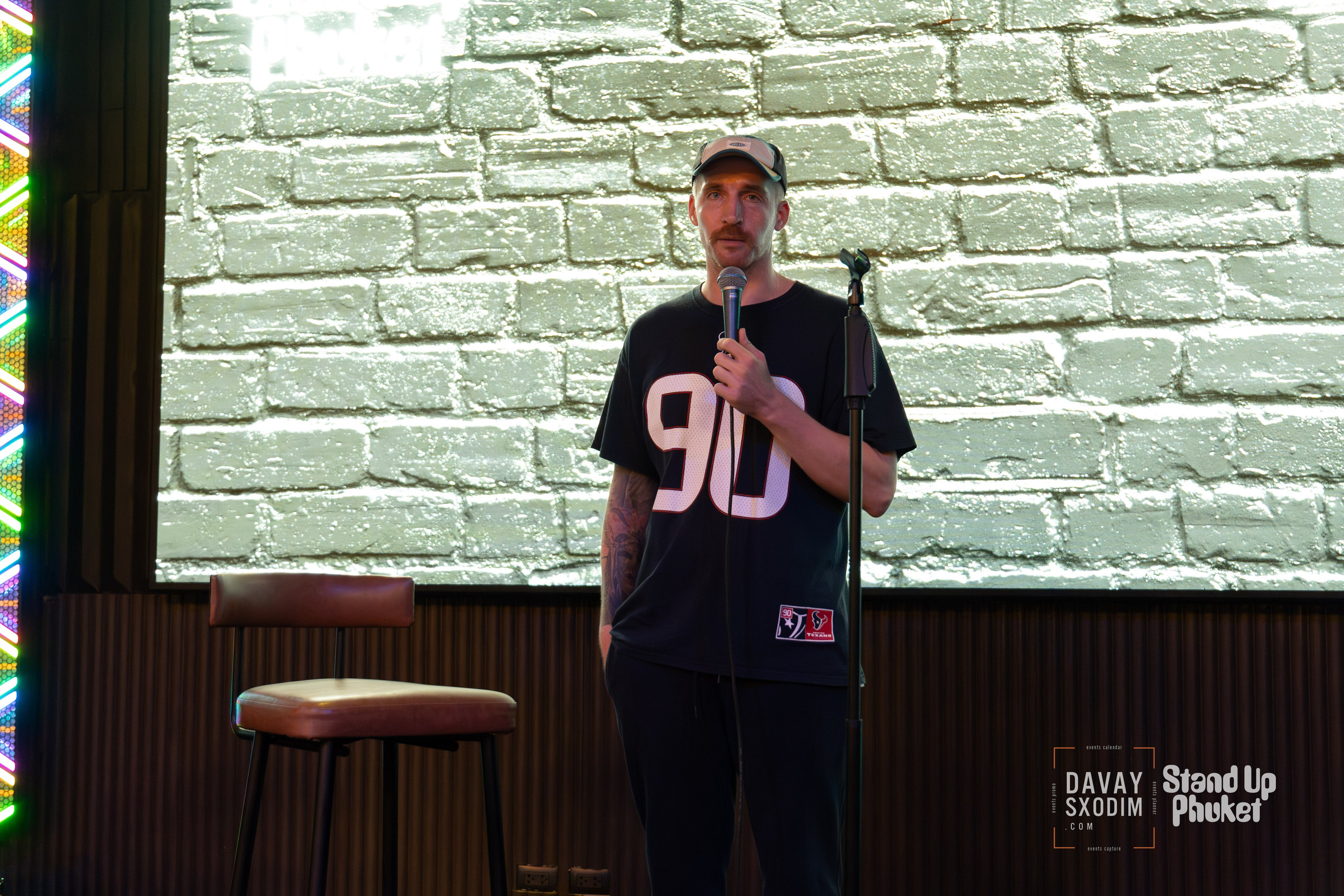 Standup Влада Лапина | Фоторепортаж | Афиша | DAVAYSXODIM.com PHUKET. АФИША|ФОТОРЕПОРТАЖИ|ИВЕНТЫ|ПХУКЕТ