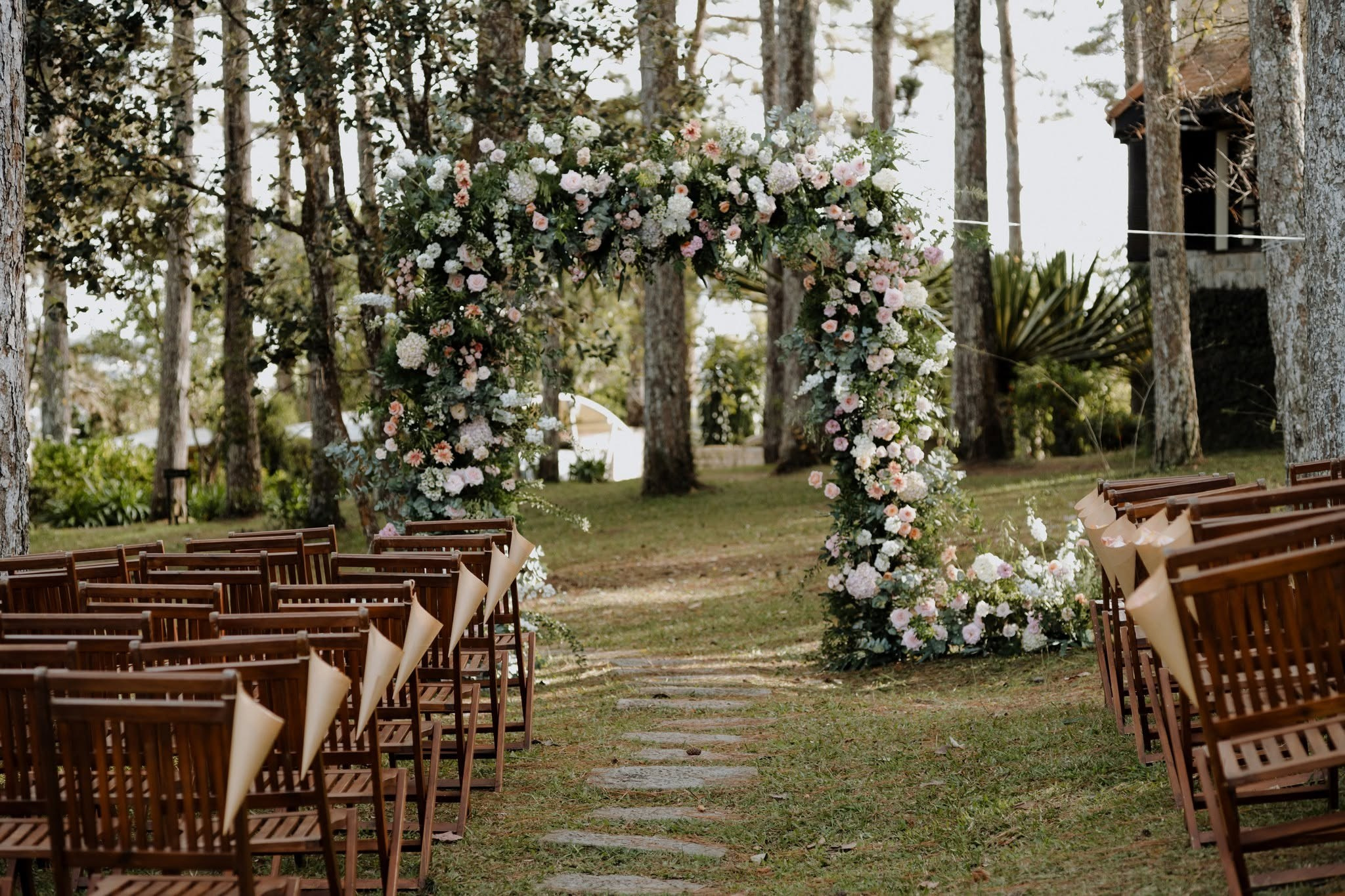 𝐃𝐄𝐍𝐍𝐈𝐒 ⓐⓝⓓ 𝐓𝐈𝐍𝐘/Destination Wedding. Nhiếp ảnh gia đám cưới hàng đầu tại Thành Phố Hồ Chí Minh